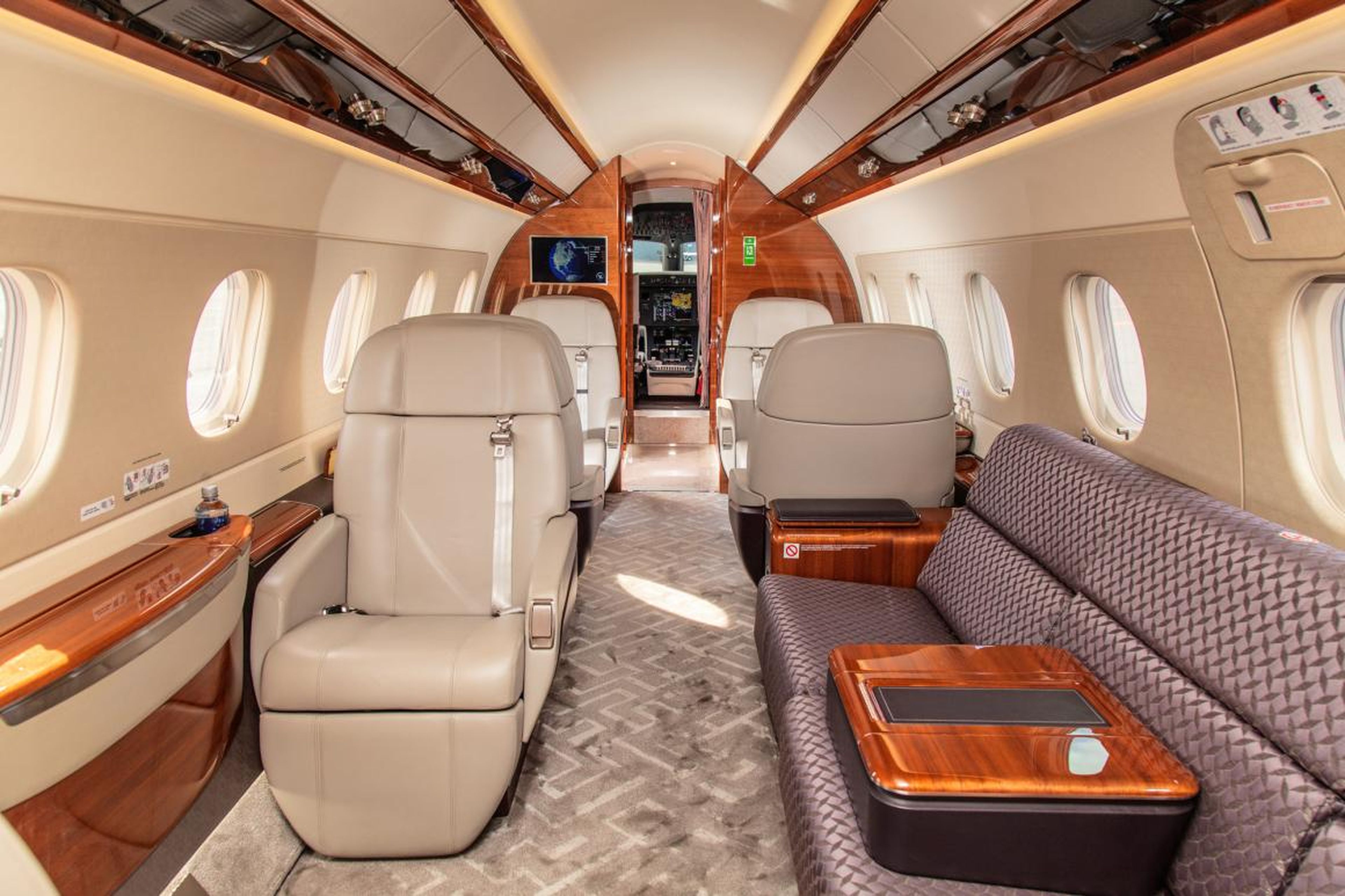 According to Embraer, the Legacy 500 has the roomiest cabin in its class and the only one that allows passengers to stand up without the need of a footwell running along the middle of the plane.