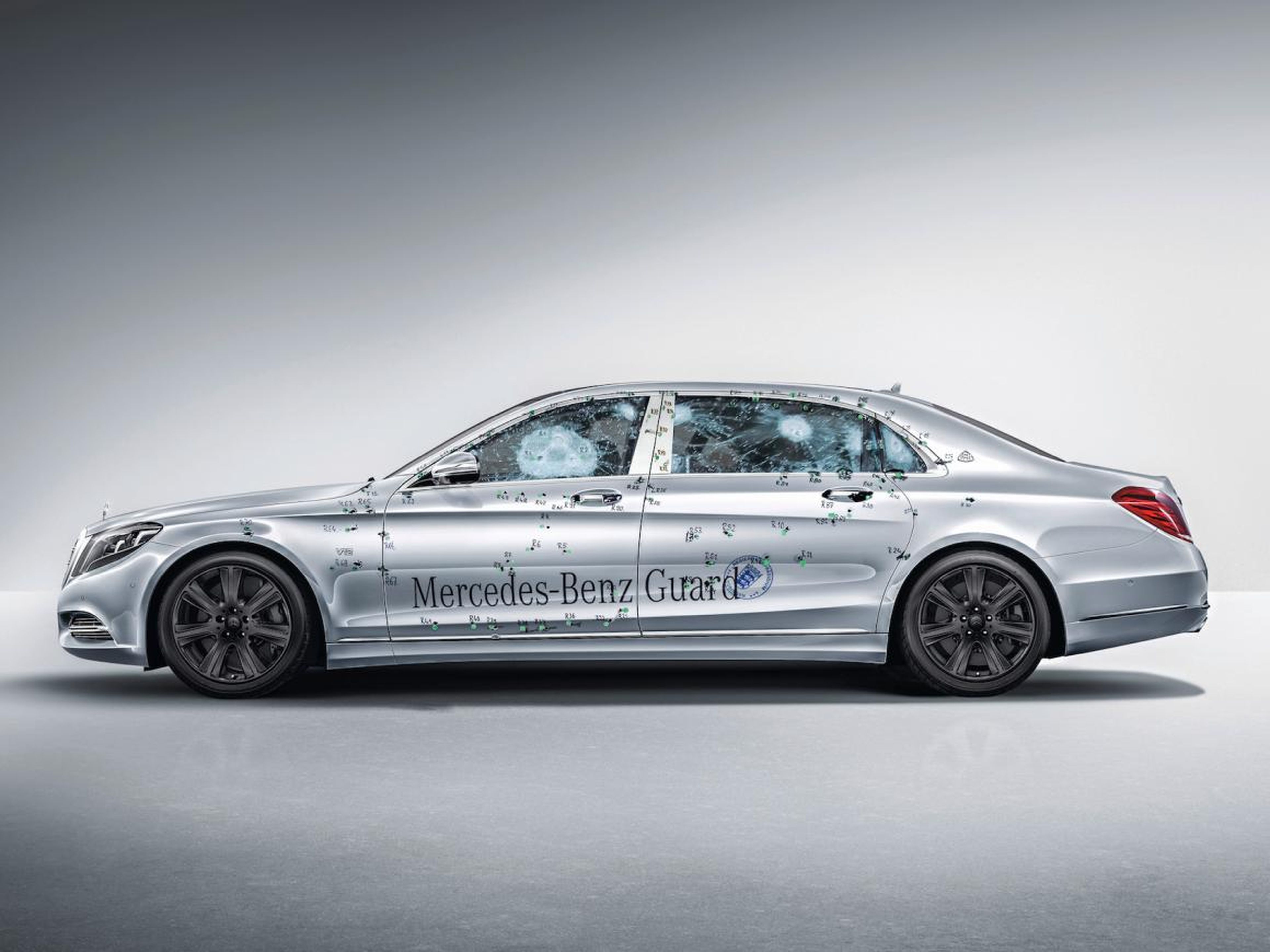 In addition, the ultra-thick laminated-glass windows have been coated with polycarbonate on the inside to prevent splintering. According to Mercedes, the Pullman Guard is certified at resistance class VR9 and blastproof to comply