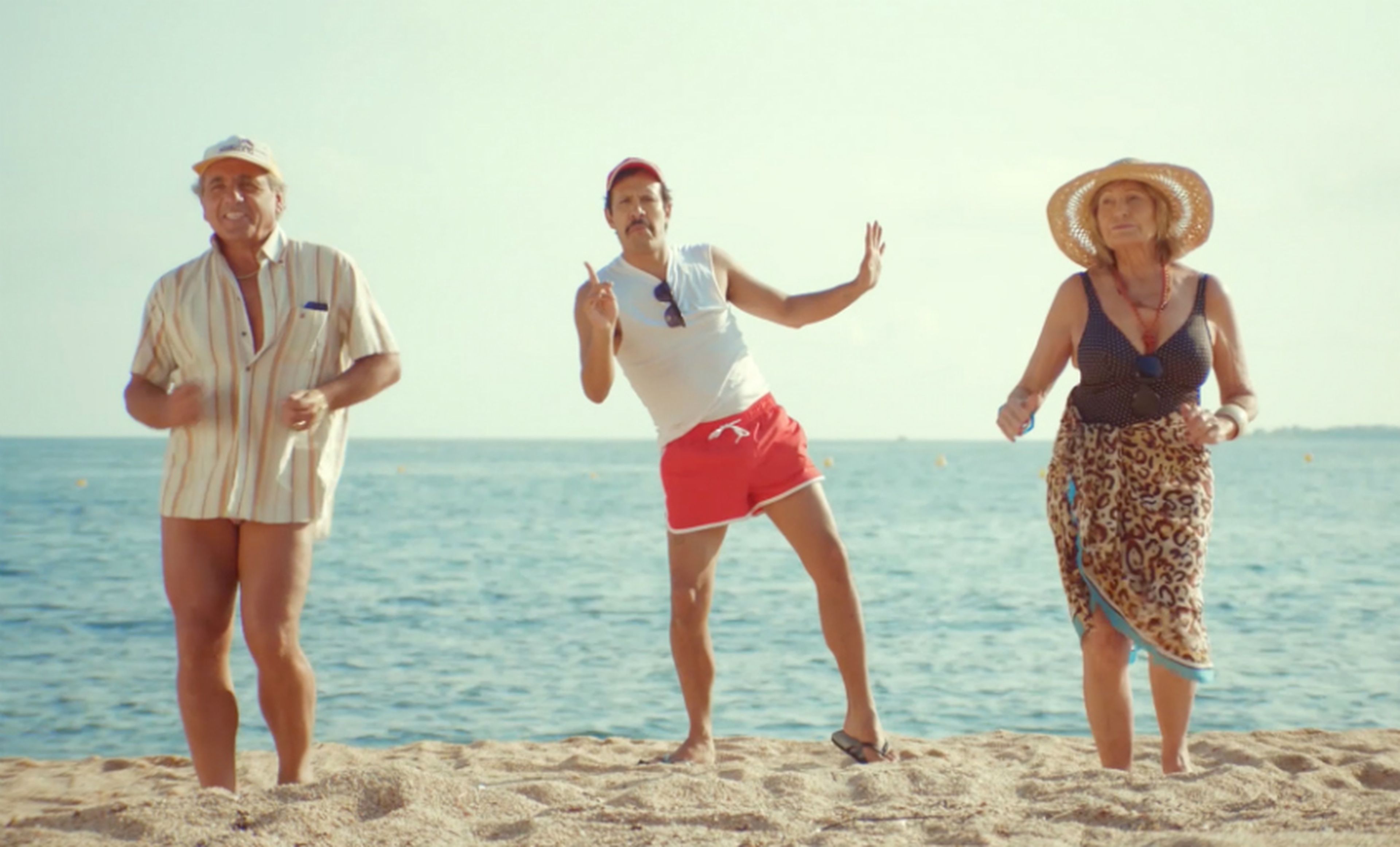 Un videoclip protagonizado por un socorrista, que es a la vez el cantante, anima a que una pareja de españoles ayuden a una de daneses a proteger sus pieles delicadas del sol.