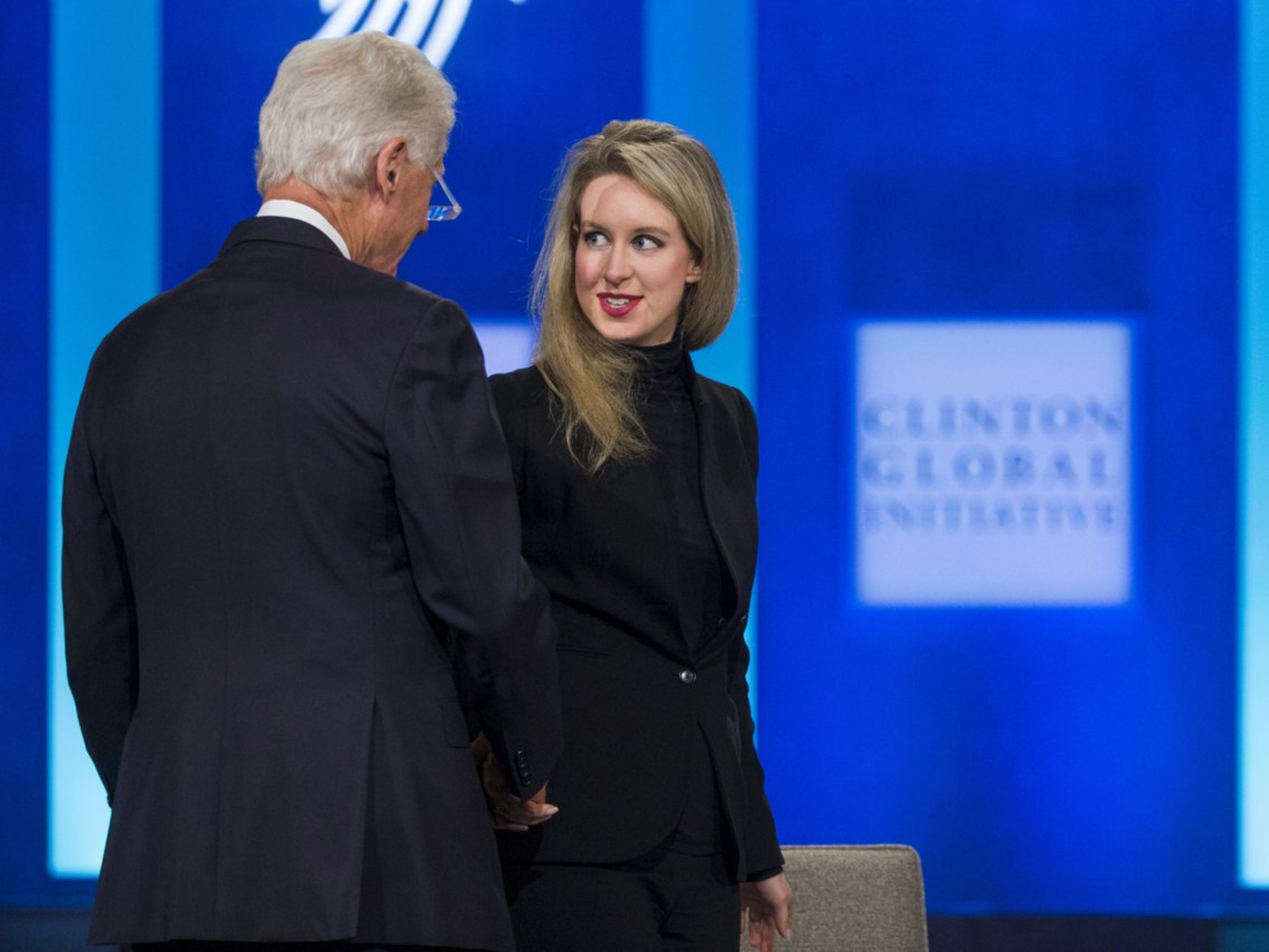 Elizabeth Holmes y Bill Clinton