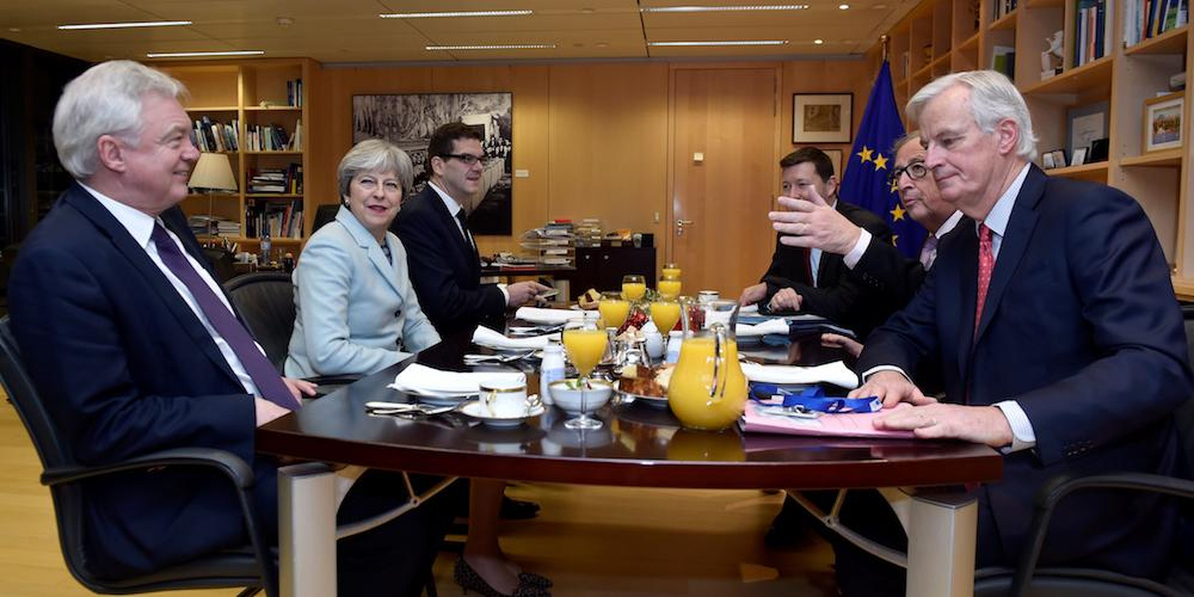 Mesa de negociación entre Reino Unido y la Unión Europea
