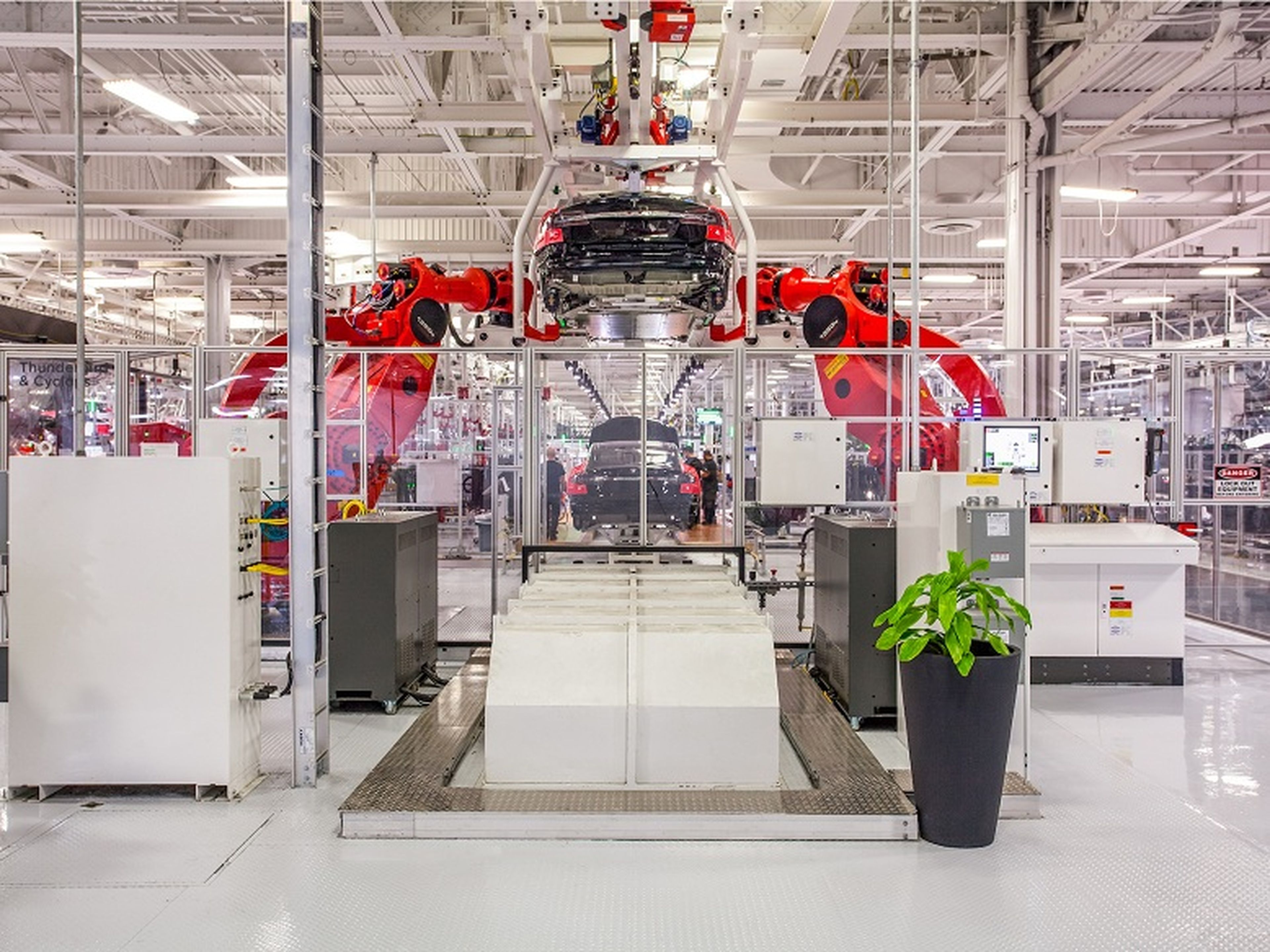 El empleado de Tesla habría cambiado partes del sistema operativo de fabricación de la compañía y habría filtrado información sensible, según habría comunicado Elon Musk.