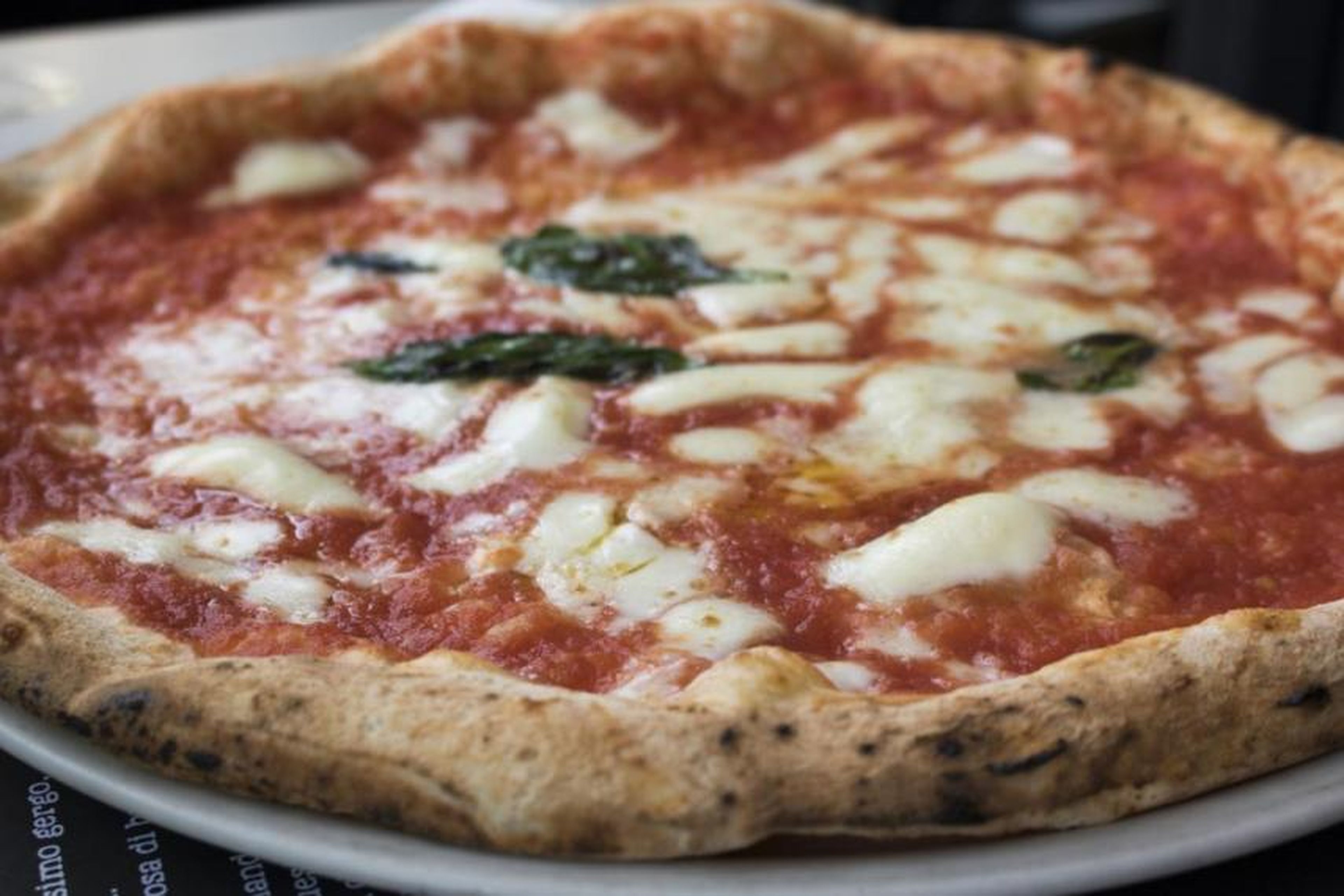 Nápoles es famoso por su pizza.