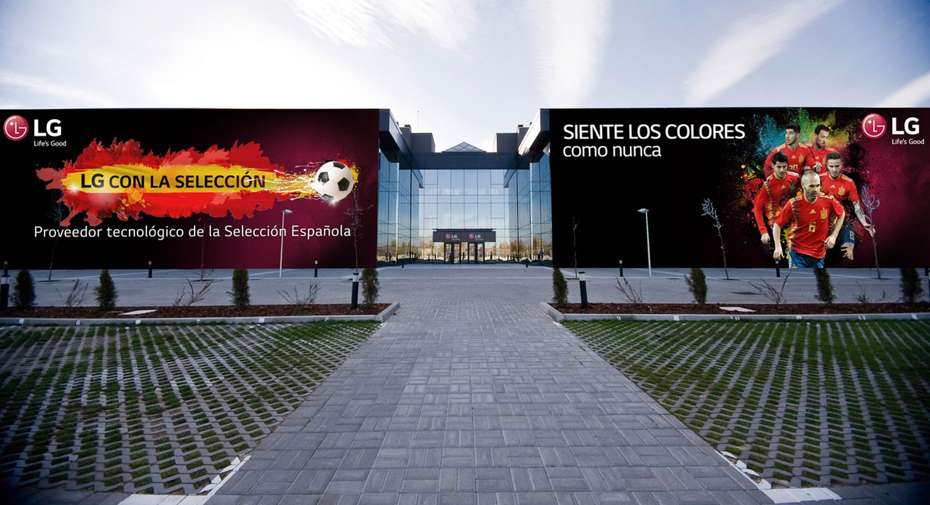 Una enorme lona cubre la fachada de la sede de LG Iberia en Las Rozas (Madrid)
