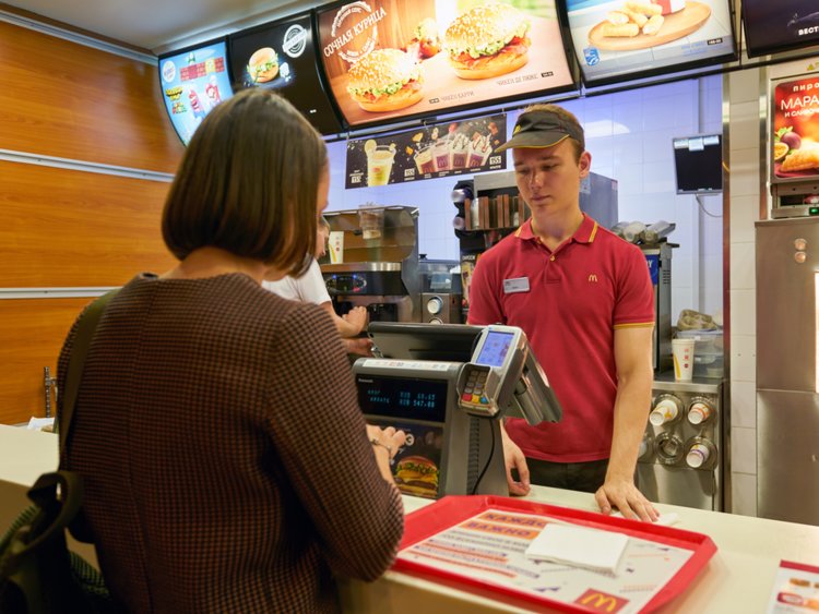 trabajador-mcdonalds.jpg