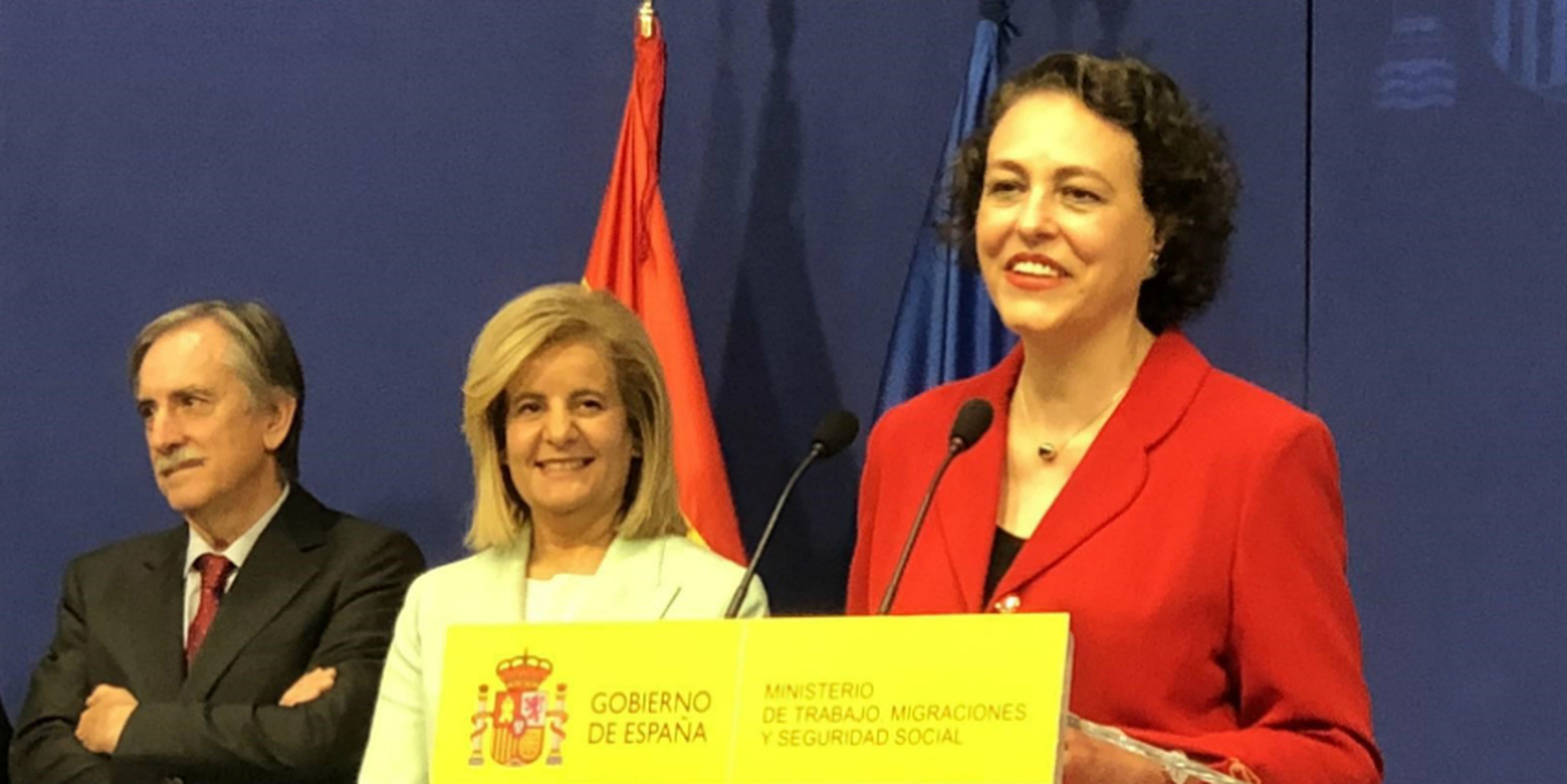 La nueva ministra de Trabajo, Magdalena Valerio, sucede a Fátima Ibánez en el cargo y asegura que una de sus prioridades es conseguir un "gran pacto" de pensiones.