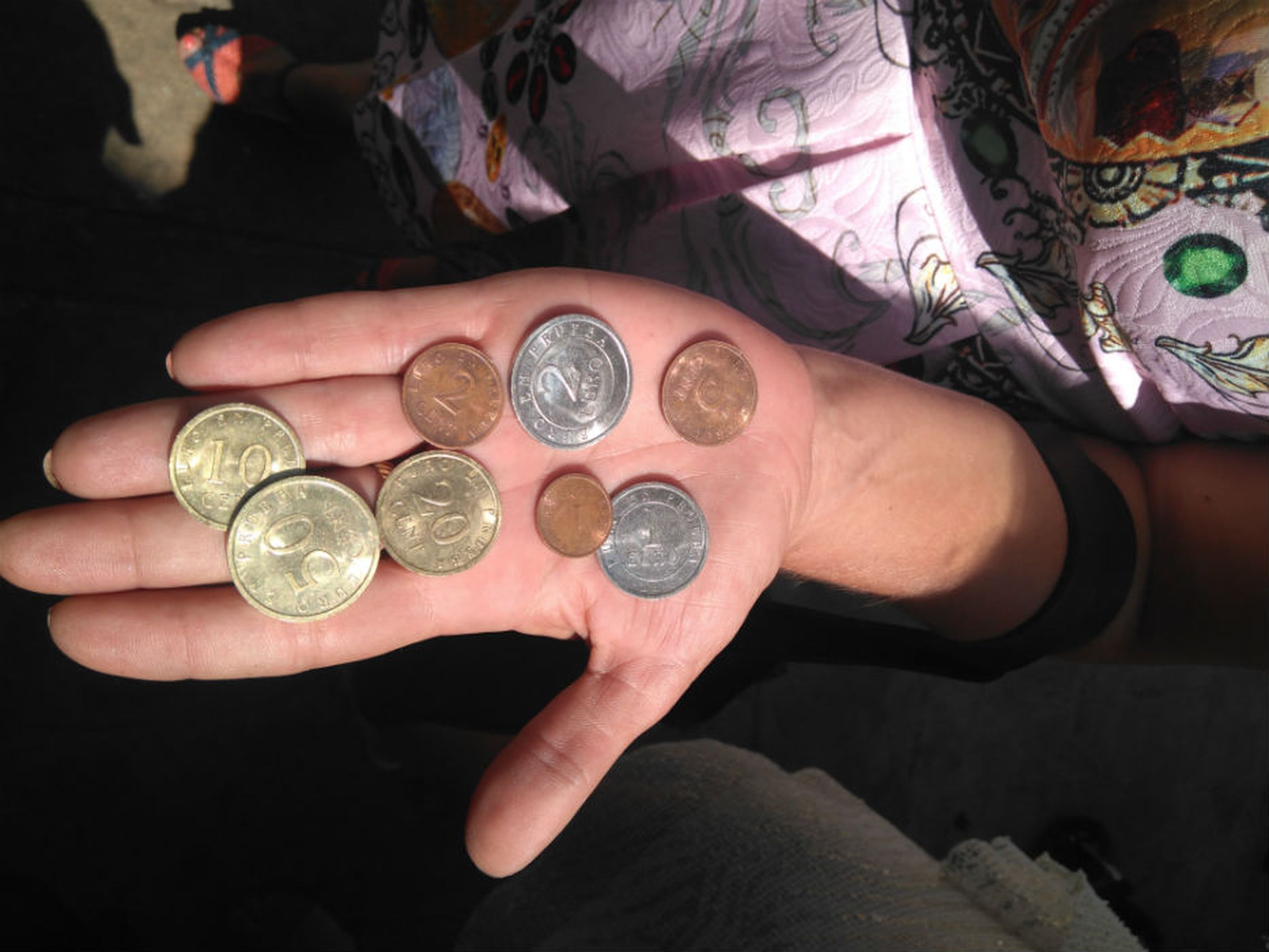 Una vecina nos muestra euros de 1998 de Churriana