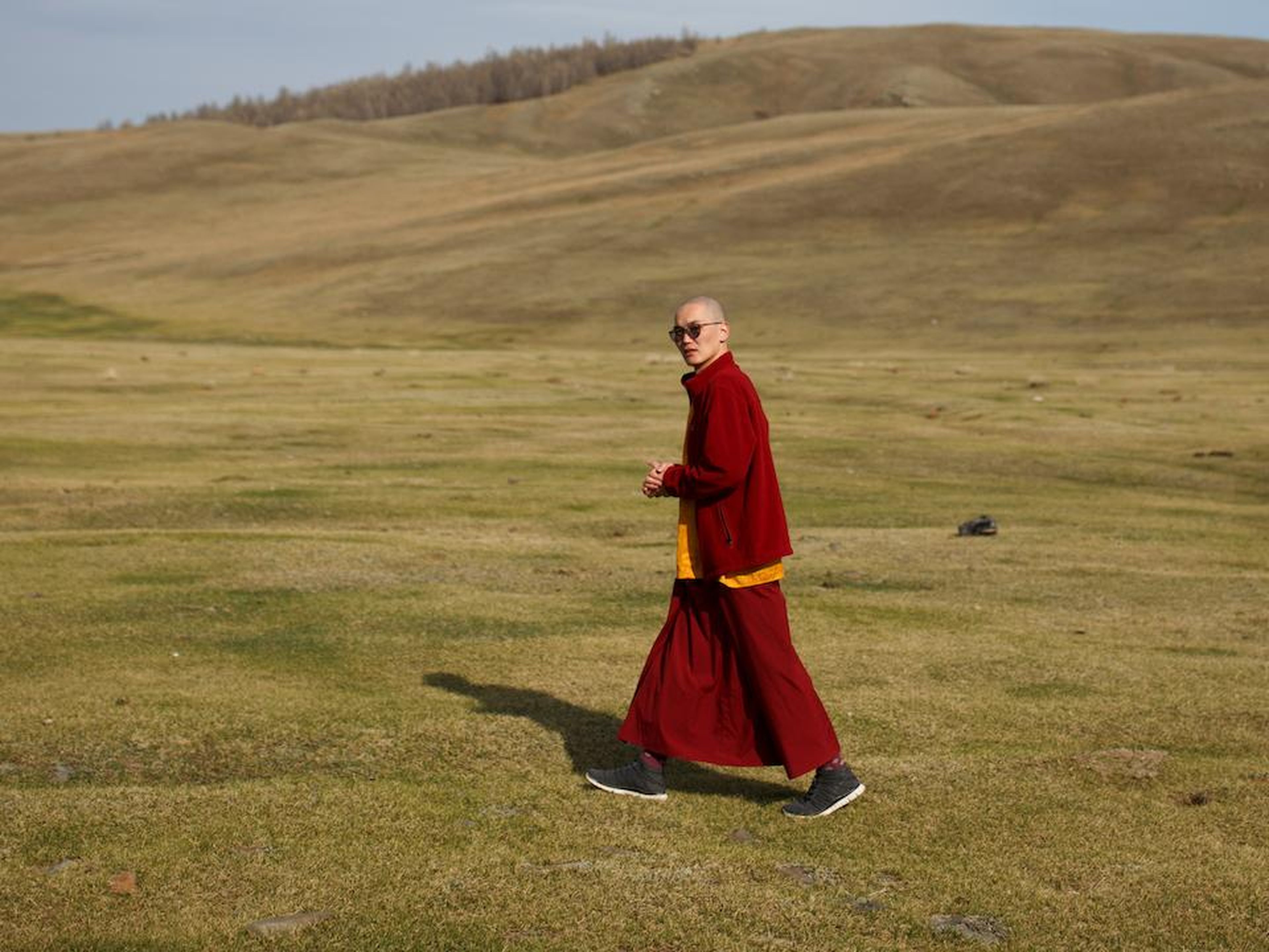Lobsang Tayang, de 29 años, es uno de varios monjes 'millennial' que están rejuveneciendo el budismo en Mongolia.