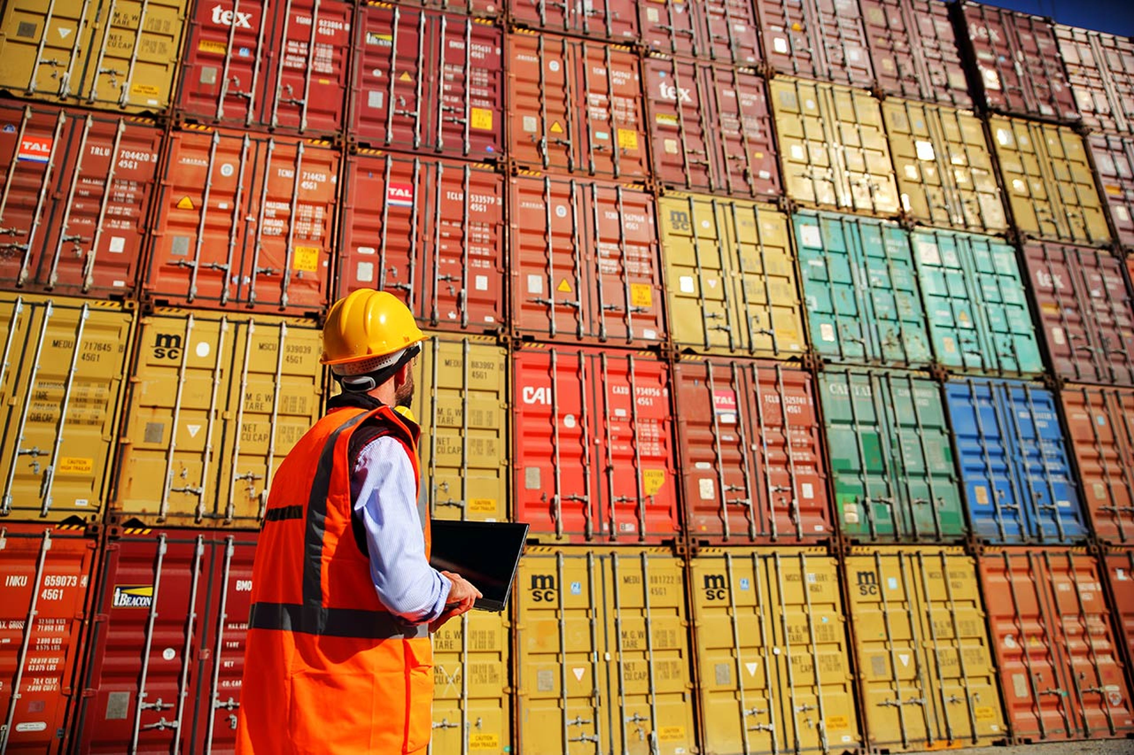 Estibador contenedores para exportaciones