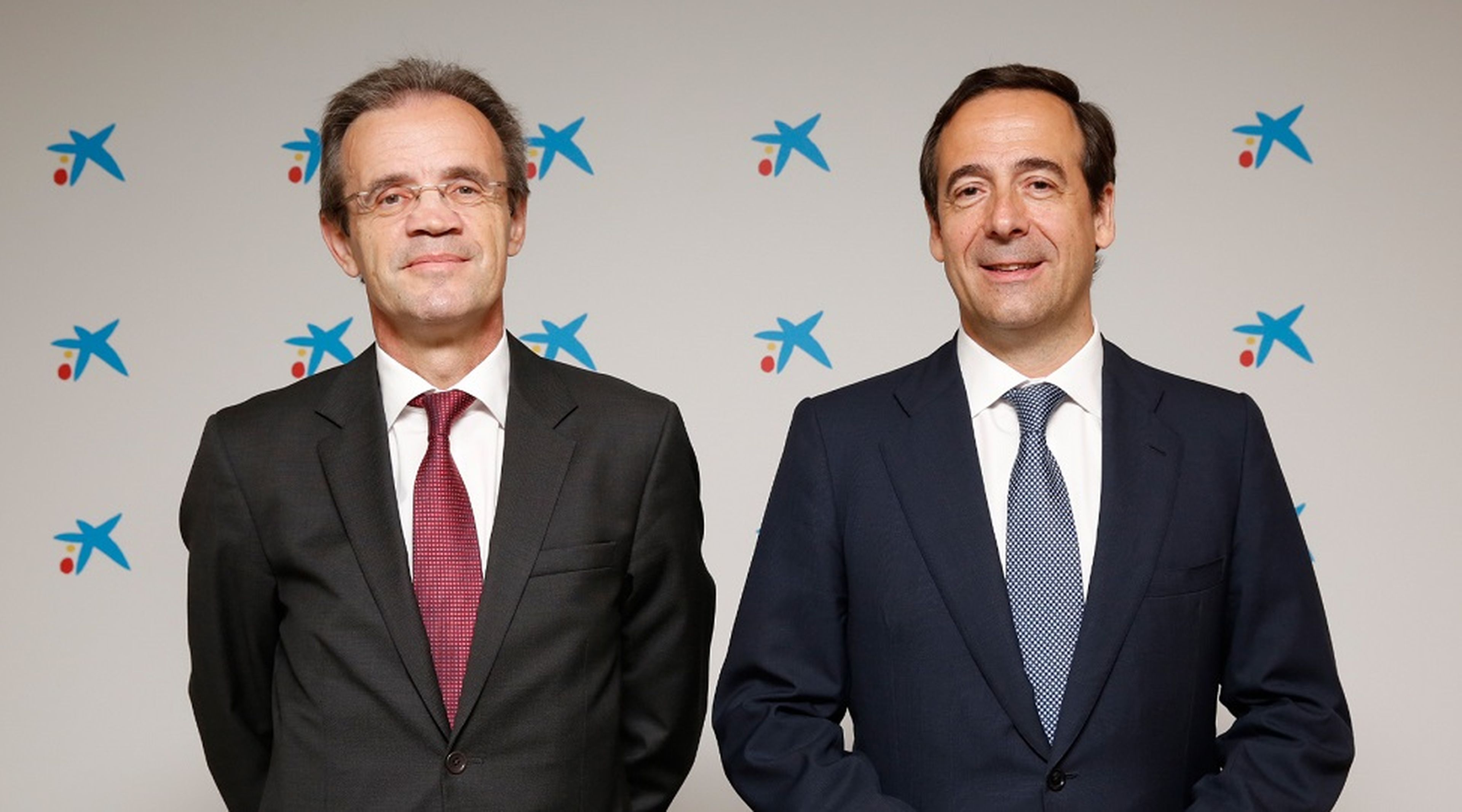 Jordi Gual, presidente de CaixaBank (izq.) y Gonzalo Gortázar, consejero delegado de CaixaBank.