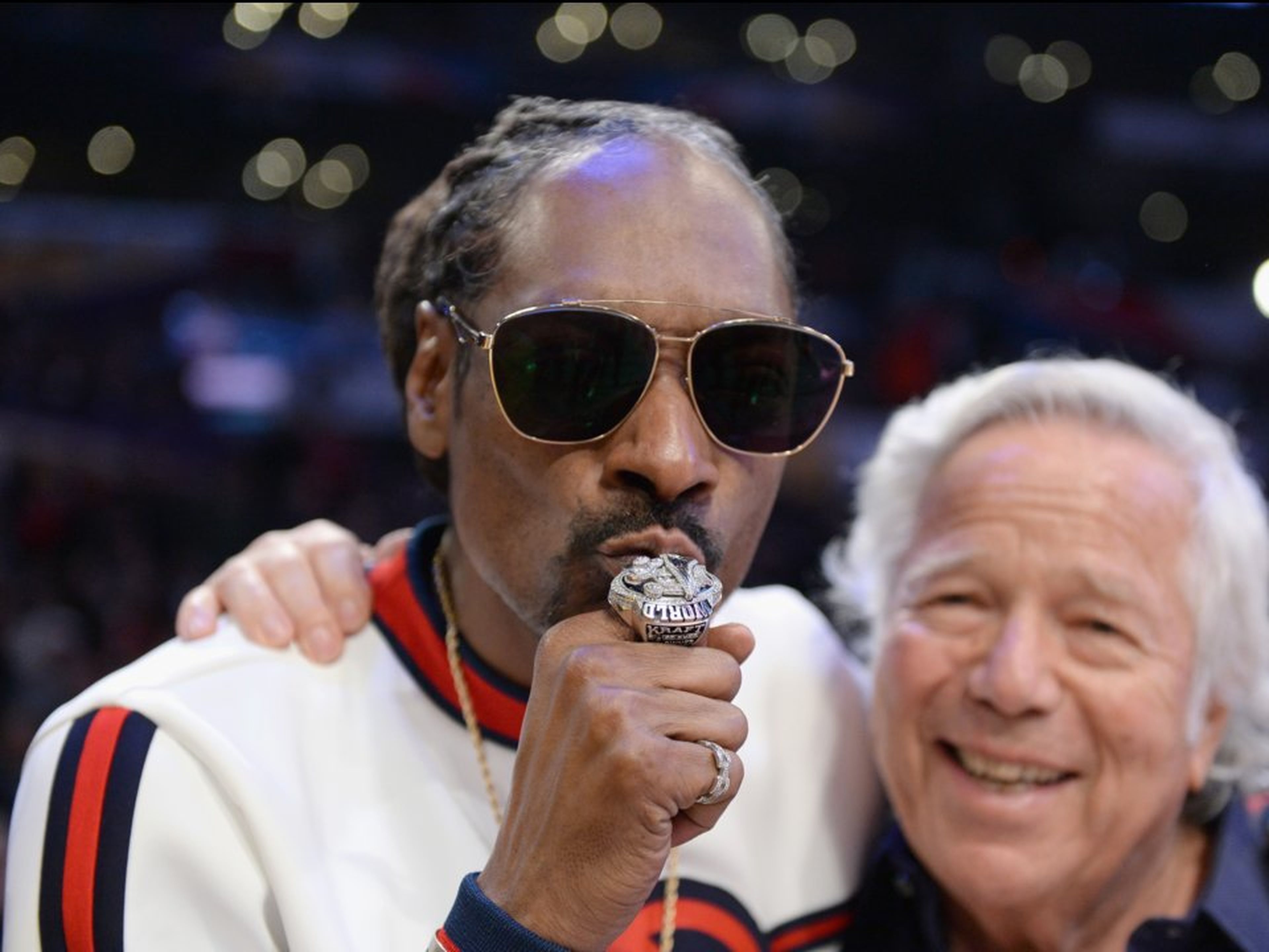 Kraft ha presumido de su anillo de la Superbowl ante Snoop Dogg durante el último All-Star