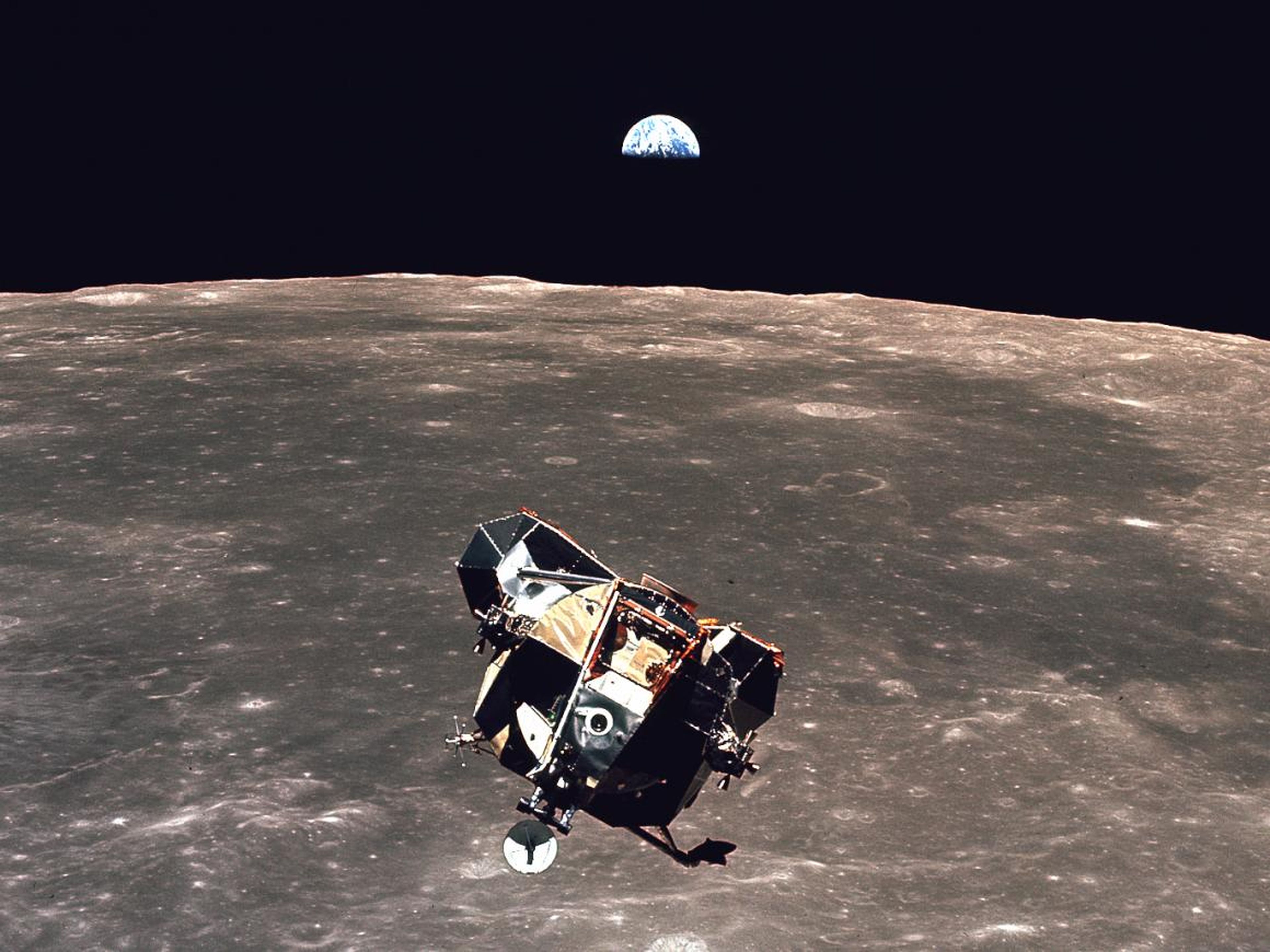 23 апреля лунный. Apollo 11 Lunar Module. Аполлон 1969 Аполлон 11. Миссия Аполлон 11. Корабль Аполлон 11.