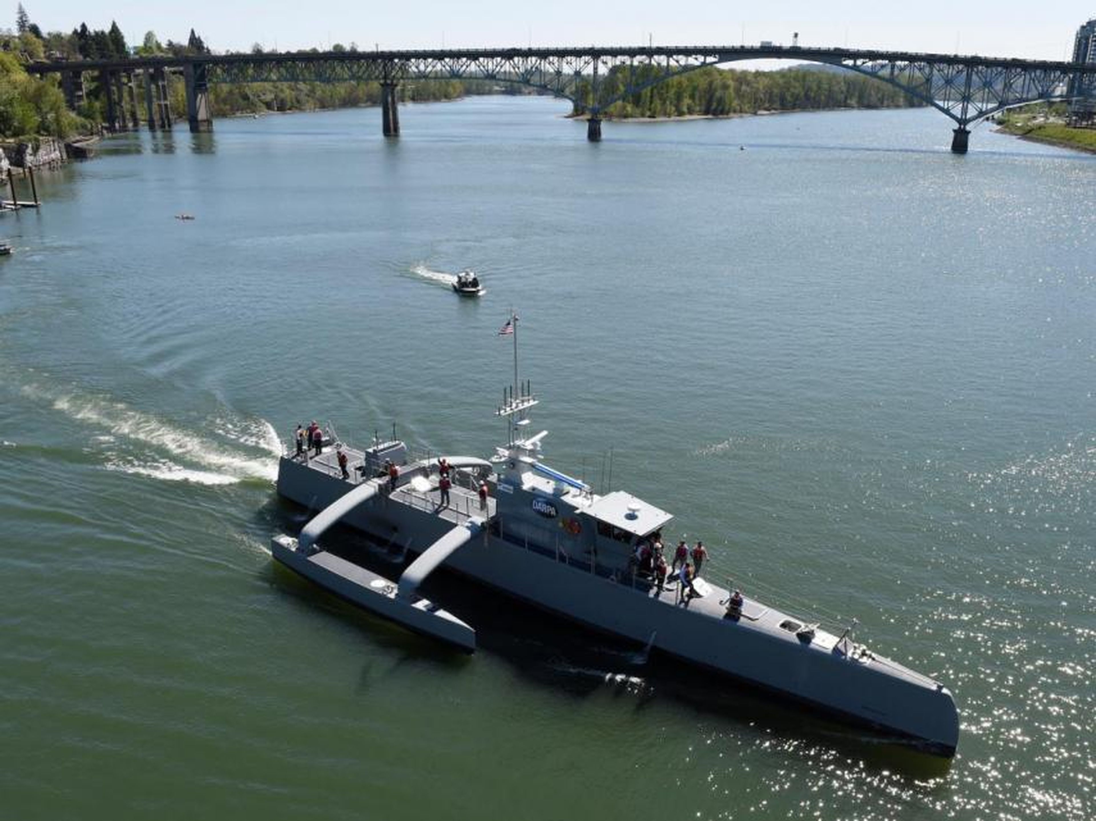 El Sea Hunter es un buque de guerra autónomo, capaz de detectar submarinos enemigos y pasar meses en el mar sin tripulación.