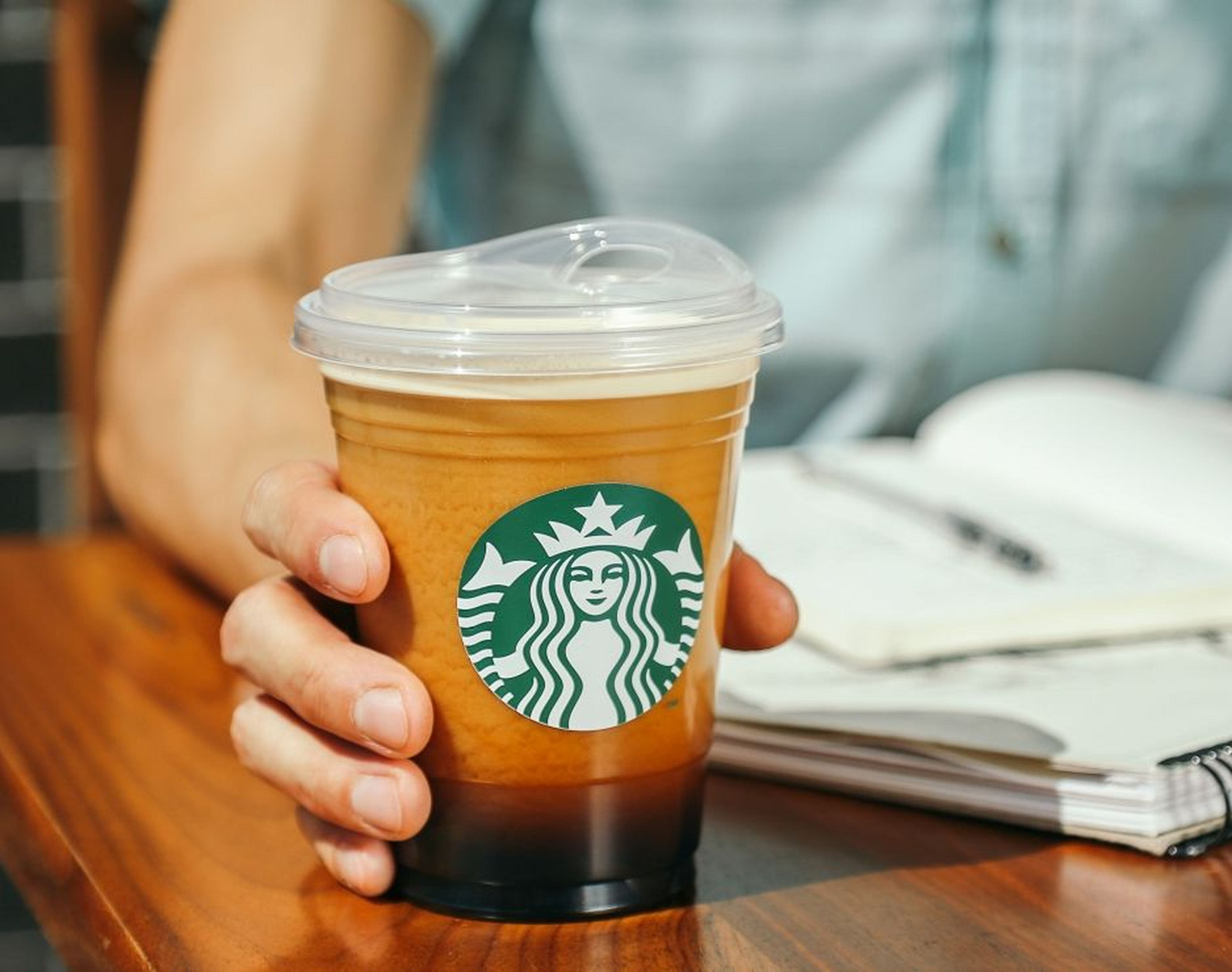 Starbucks eliminará las pajitas de plástico en 2020