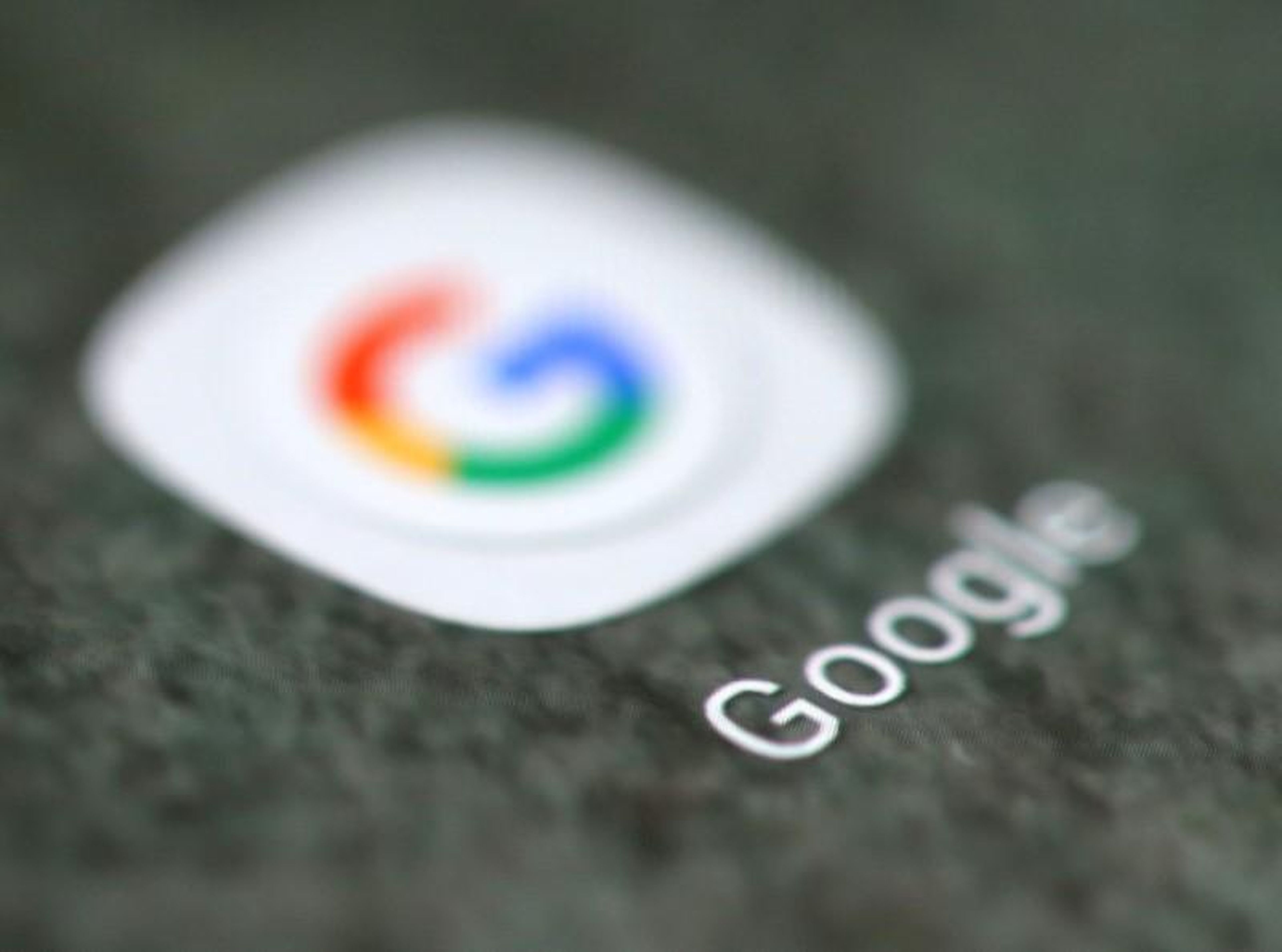 El logo de Google, en la pantalla de un teléfono móvil.