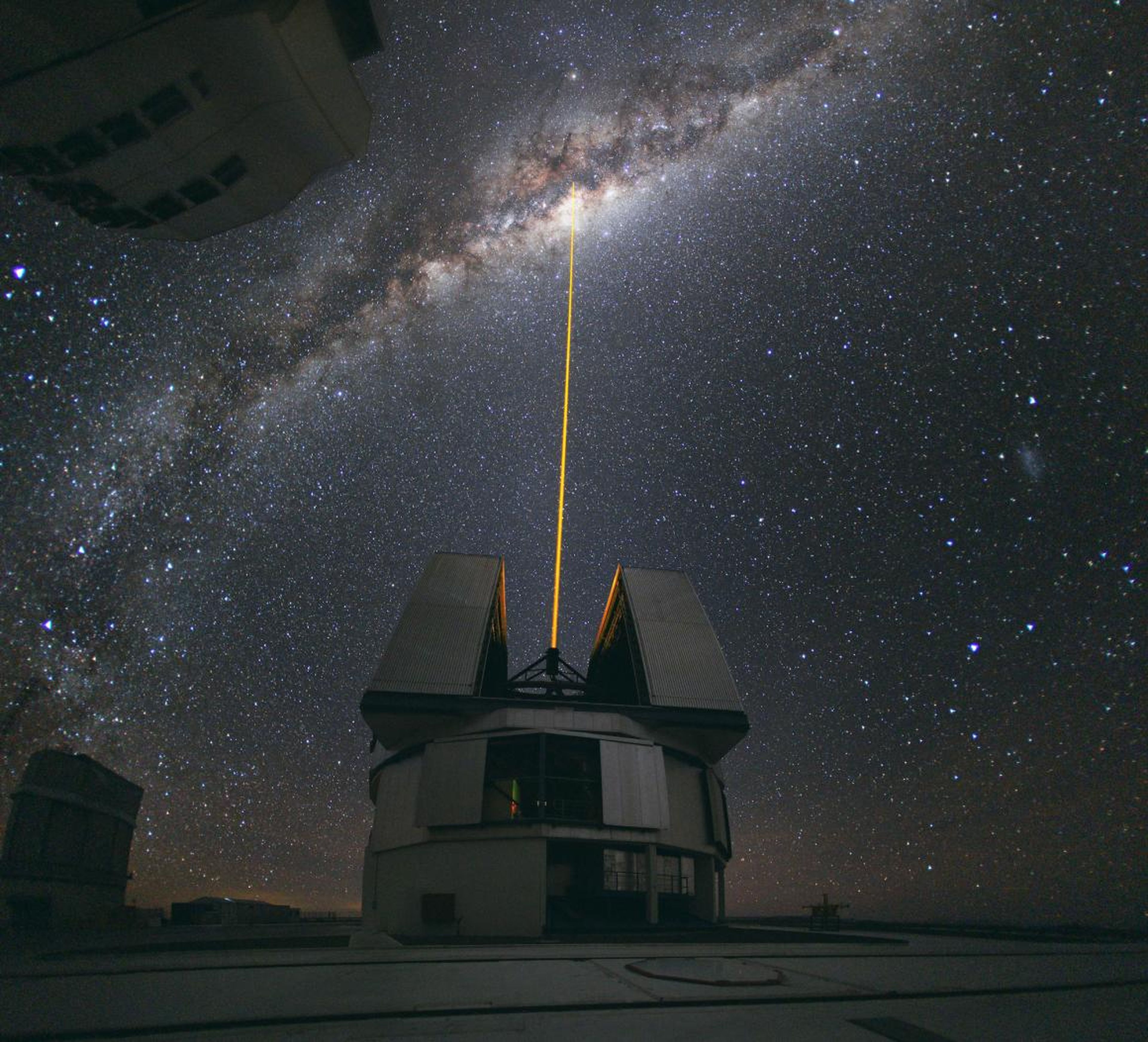 El Very Large Telescope (literalmente "Telescopio Muy Grande" en español) está situado en el Desierto de Atacama al norte de Chile.