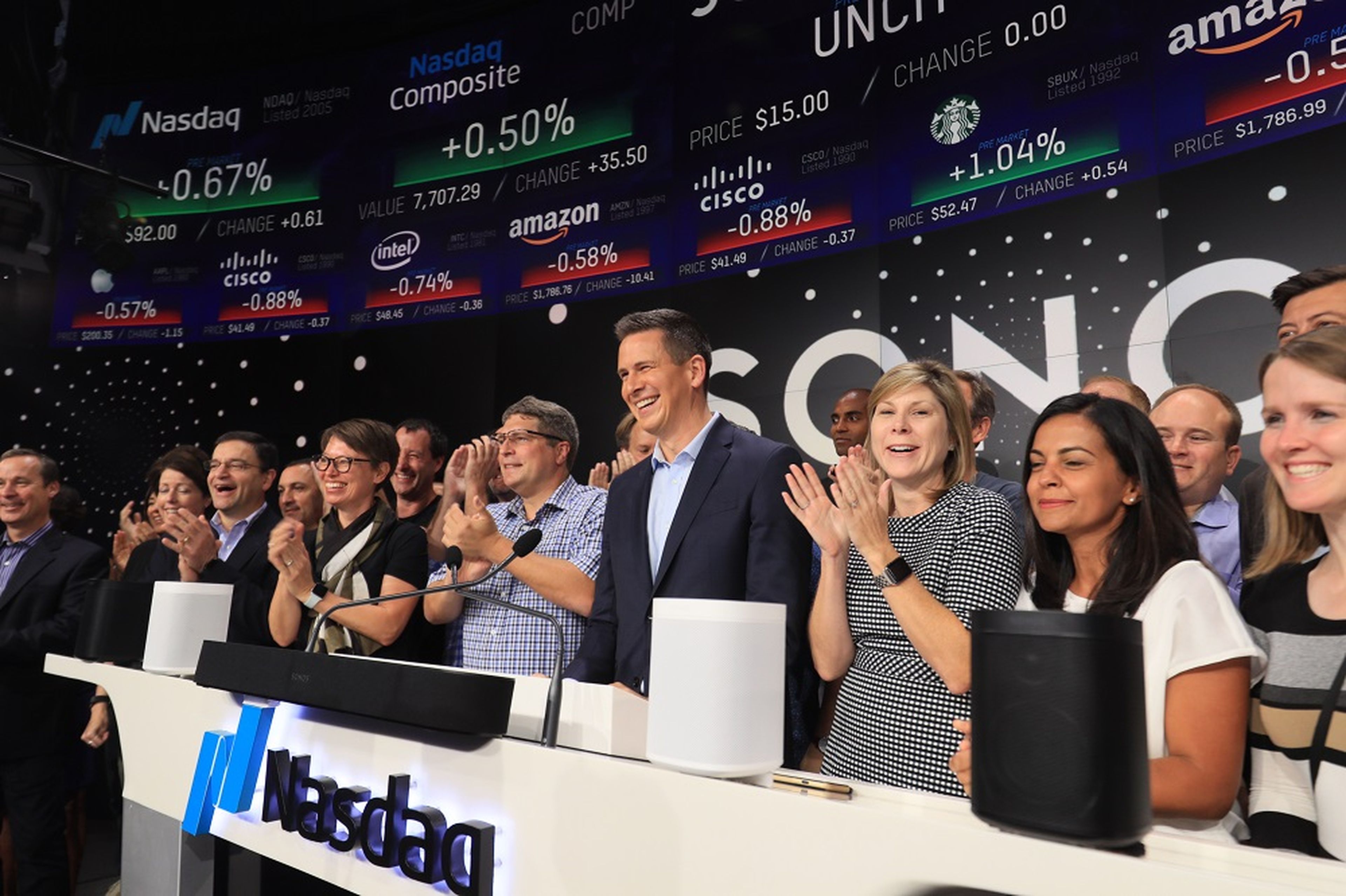 El CEO de Sonos, Patrick Spence, y otros miembros de la empresa en su salida a bolsa en agosto de 2018.