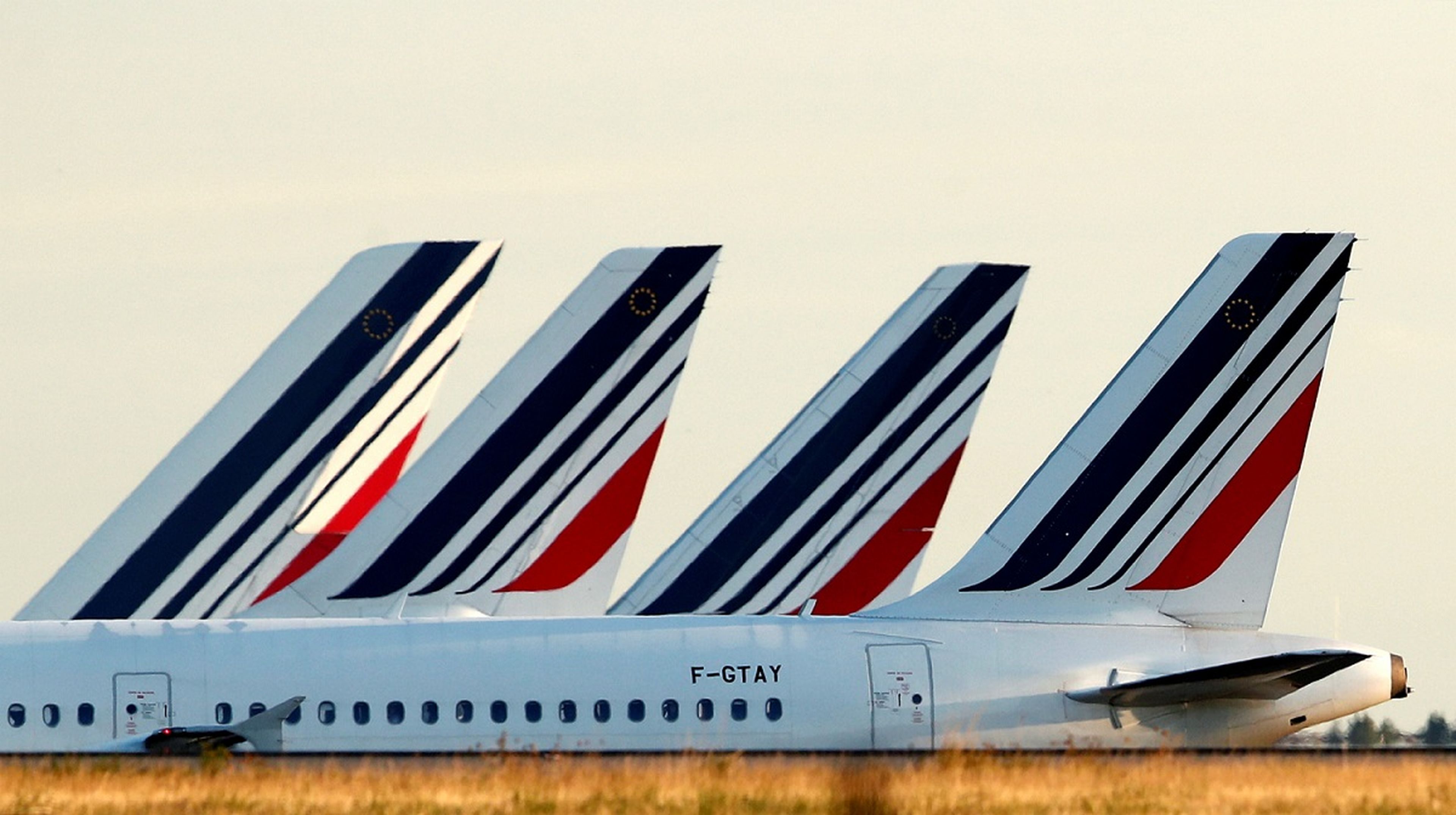 Colas de aviones de Air France, en el aeropuerto Charles de Gaulle de Roissy, cerca de París, Francia, el 26 de agosto de 2018.