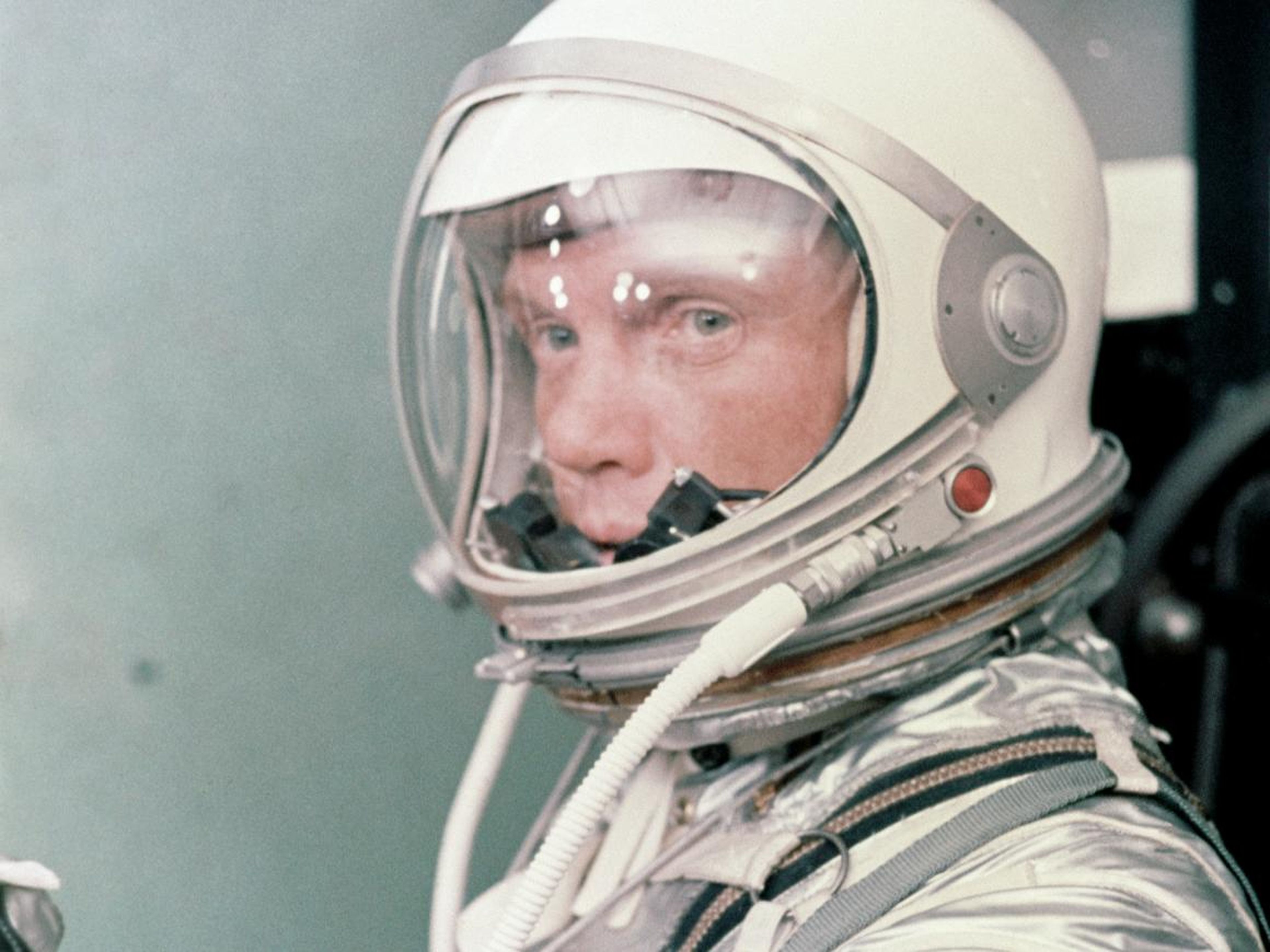 El astronauta John Glenn preparándose para el lanzamiento.