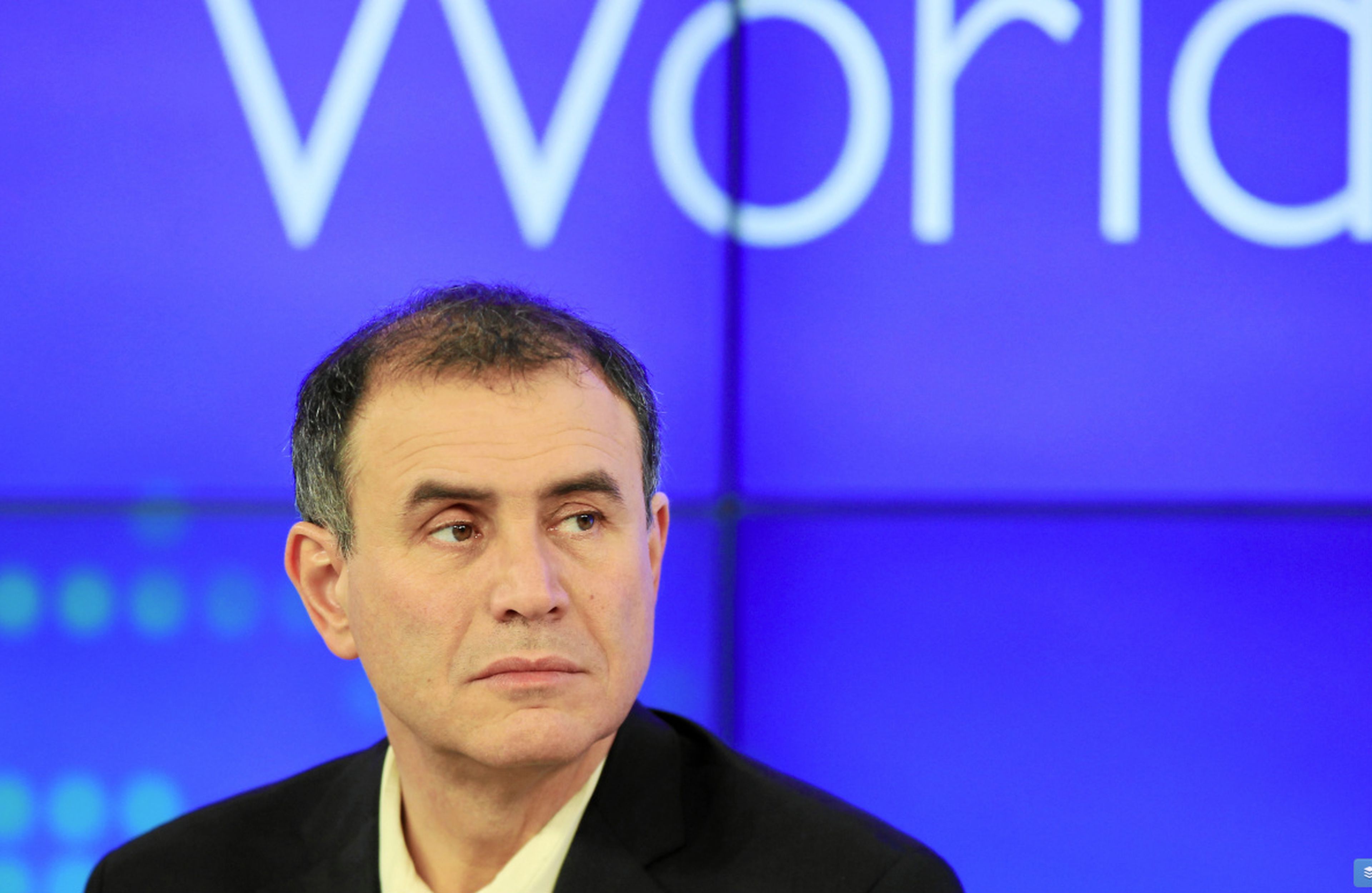 El economista, Nouriel Roubini, en una mesa redonda en el Foro Económico de Davos en 2012.