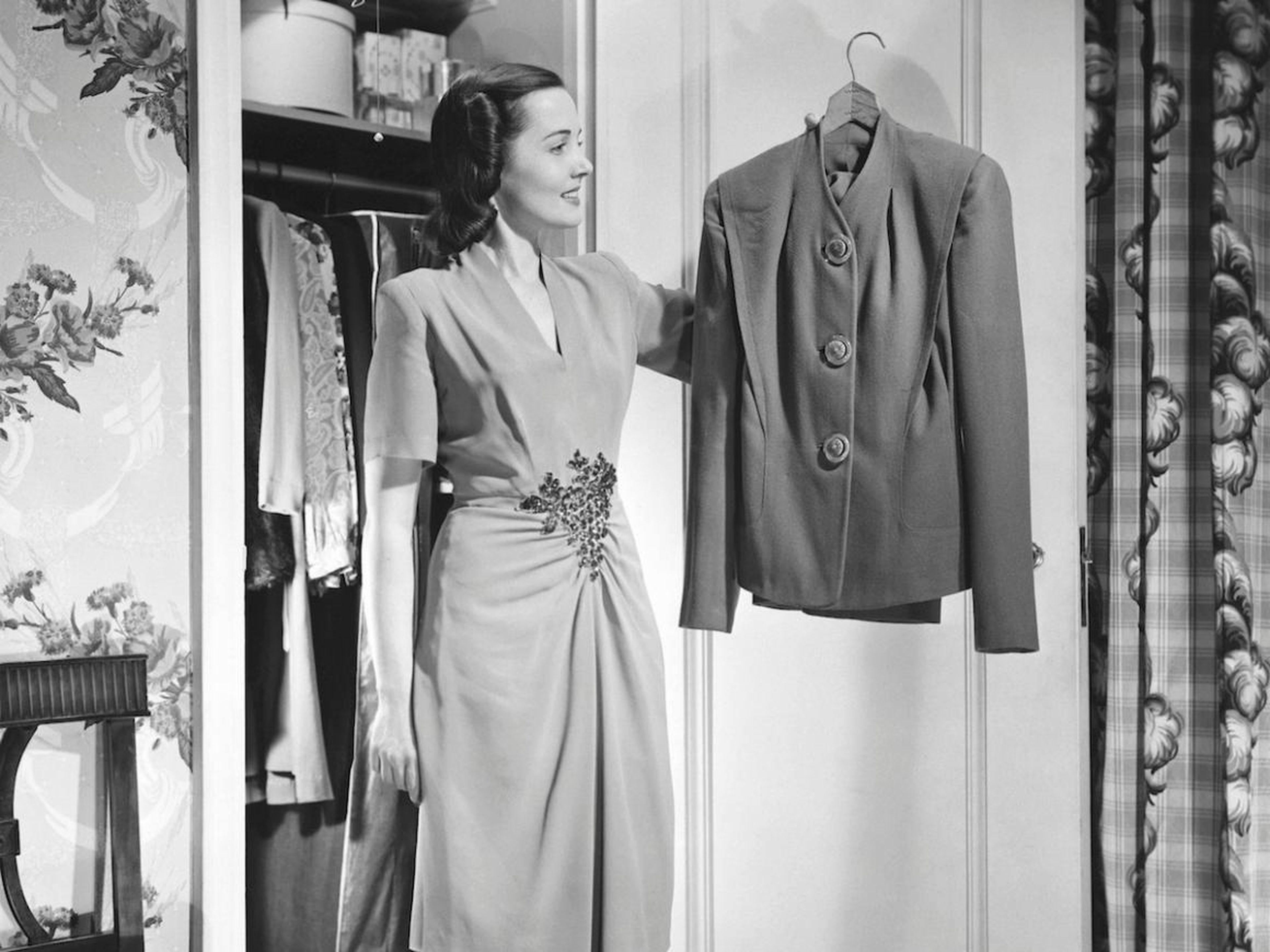 Meanwhile, the Youngs wrote that career women typically wore "tailored wool suits over silk blouses." Dresses were also an option for the office. The standard look was completed with hosiery or stockings, as well as shoes with
