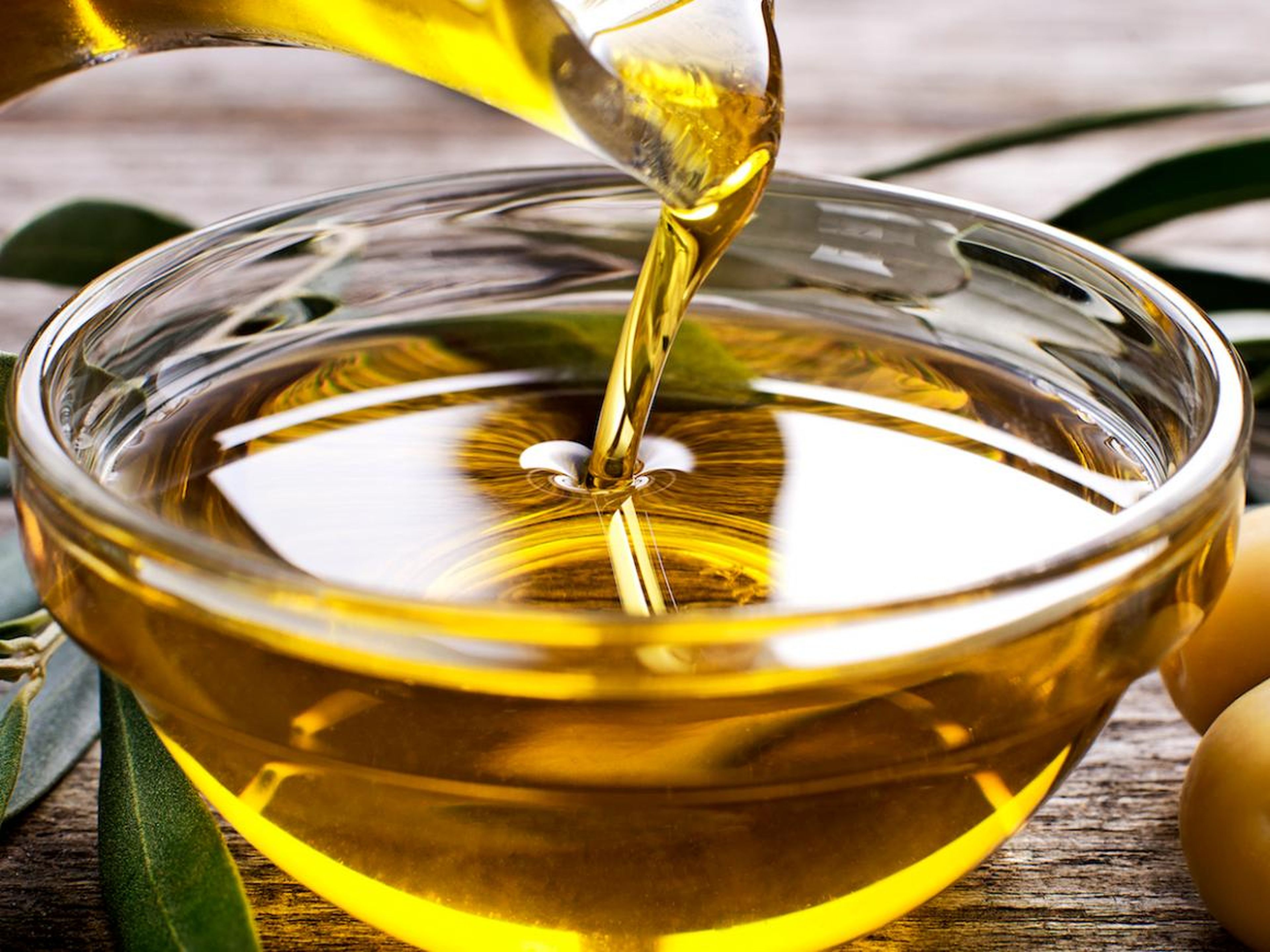 Olive oil stops smelling like olives when it's gone bad.