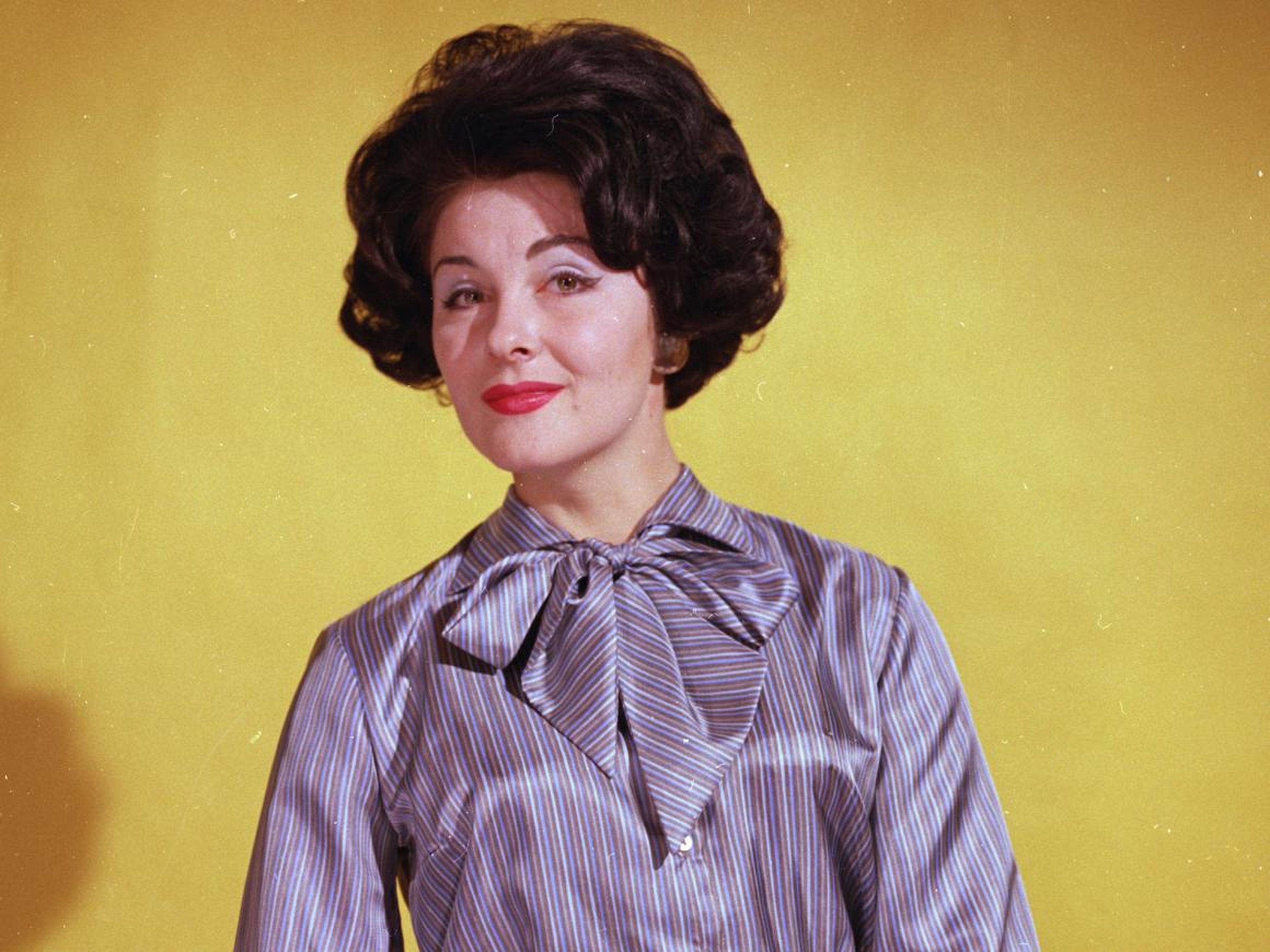 One fashion trend in particular took on special significance for career-oriented women. Pussy-bow blouses were viewed as a fitting equivalent to the traditional masculine suit-and-tie look. As outgoing Hewlett-Packard CEO Meg