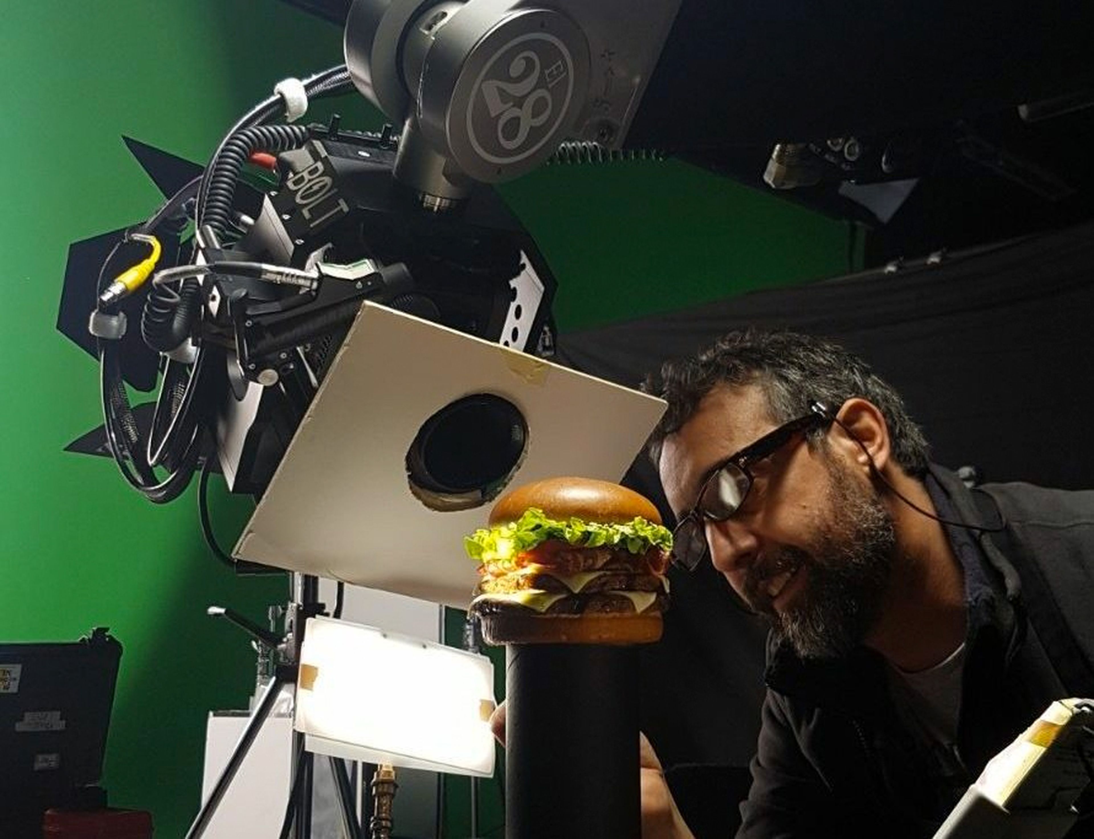 Óscar Sanz, durante el rodaje de uno de los anuncios de hamburguesas.
