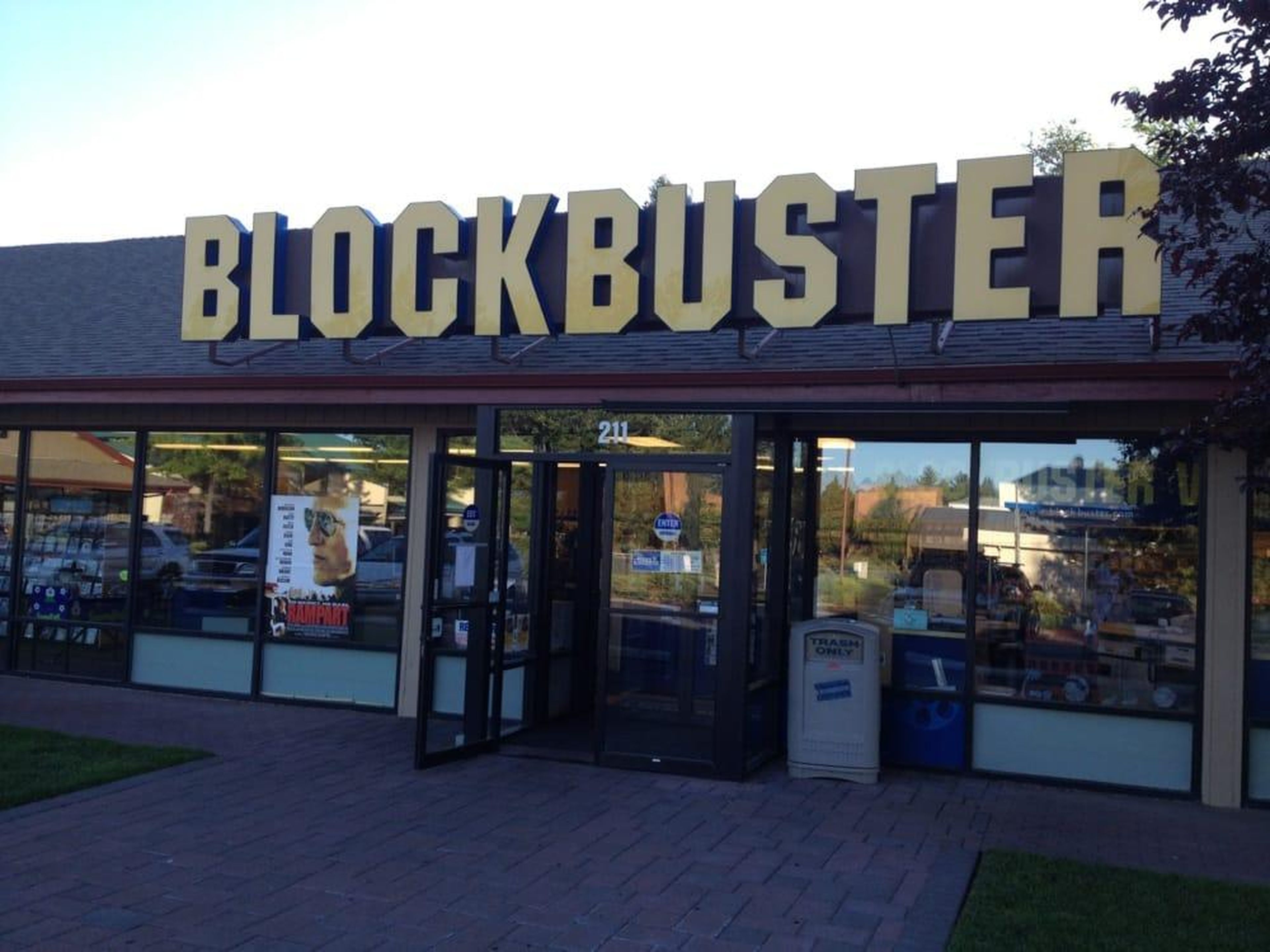 Exterior del Blockbuster en Oregon