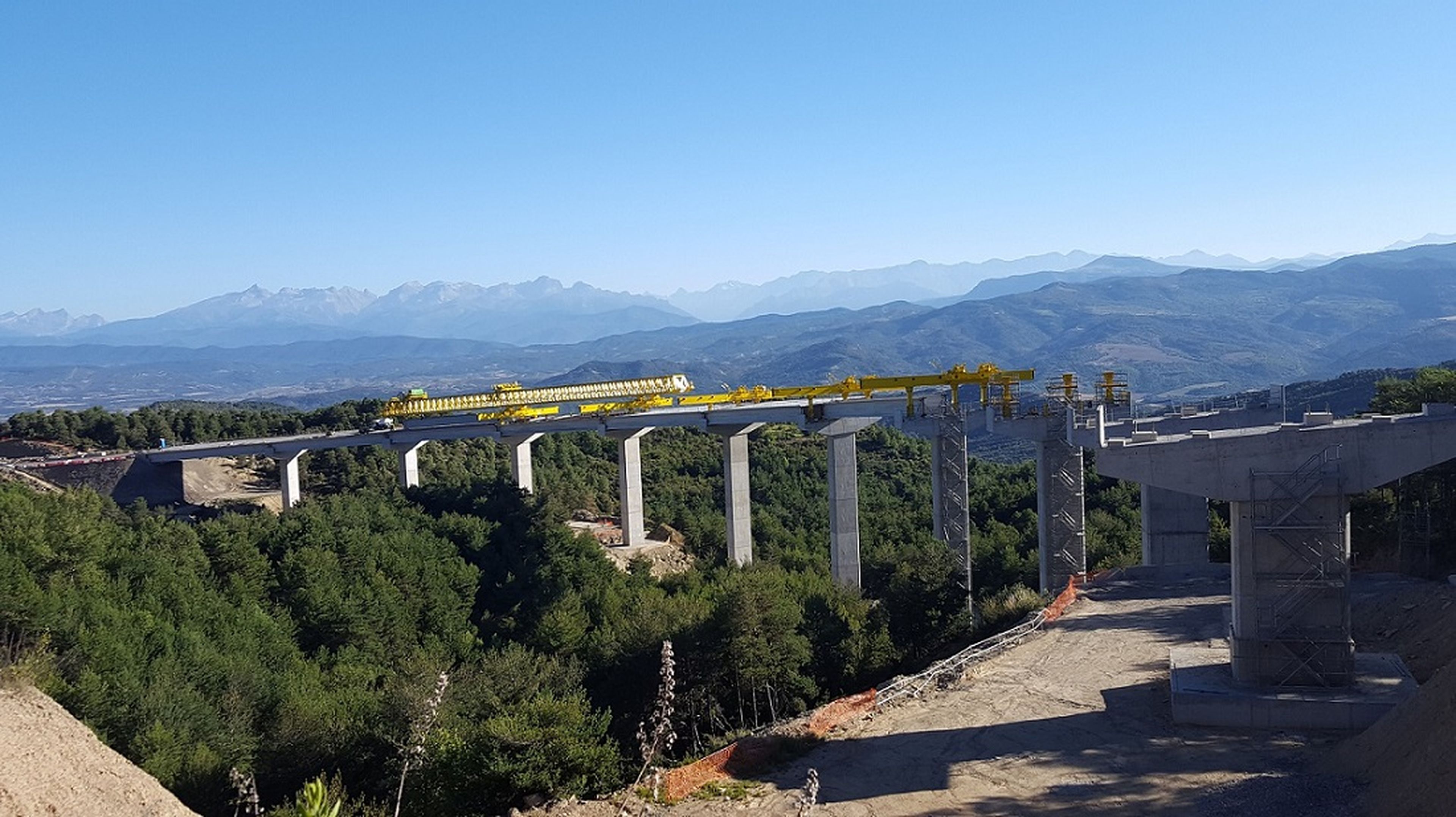 El viaducto del Fontanal, en la autopista A23, España.