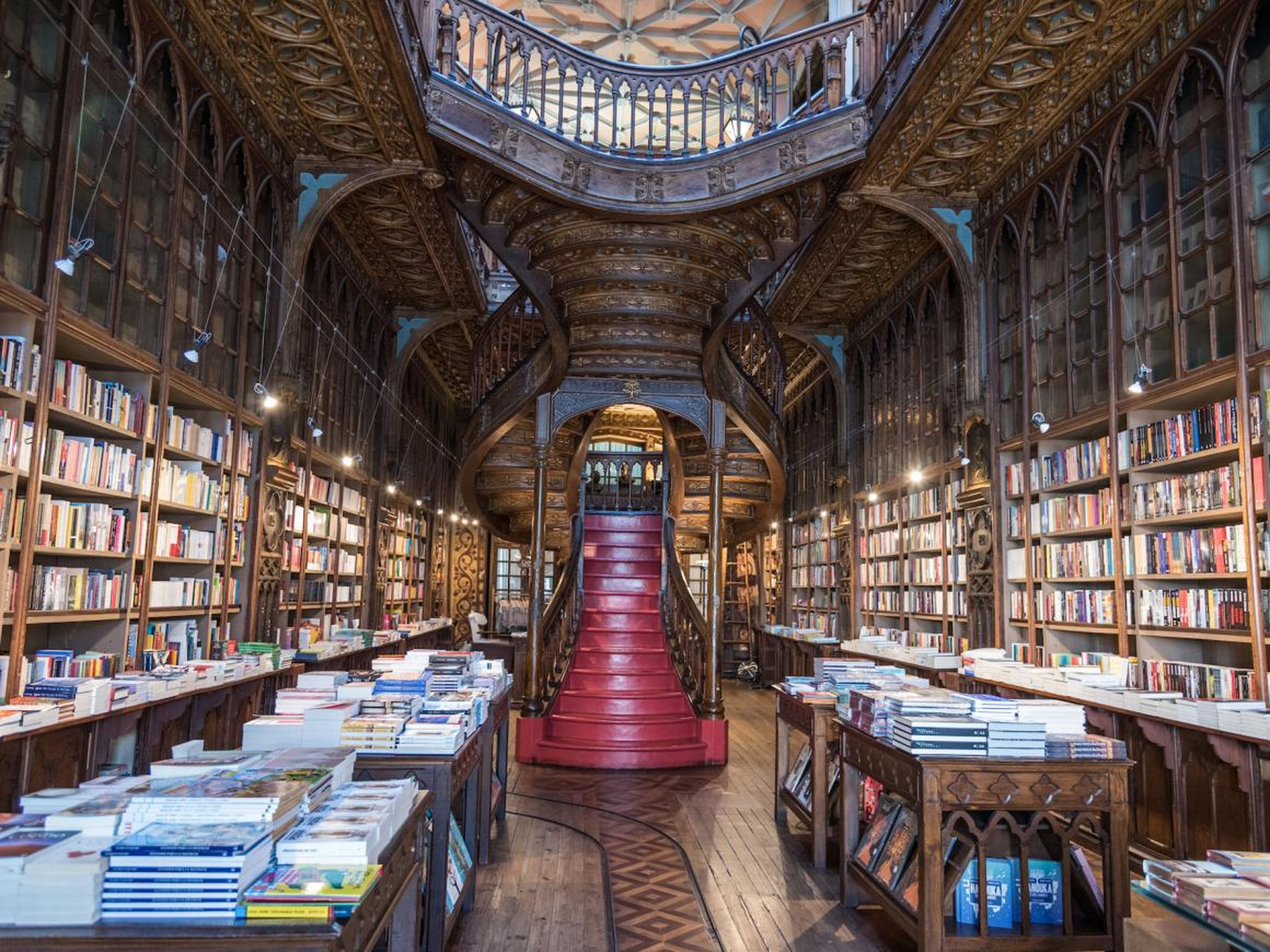 What the Livraria Lello bookstore in Portugal looks like empty.