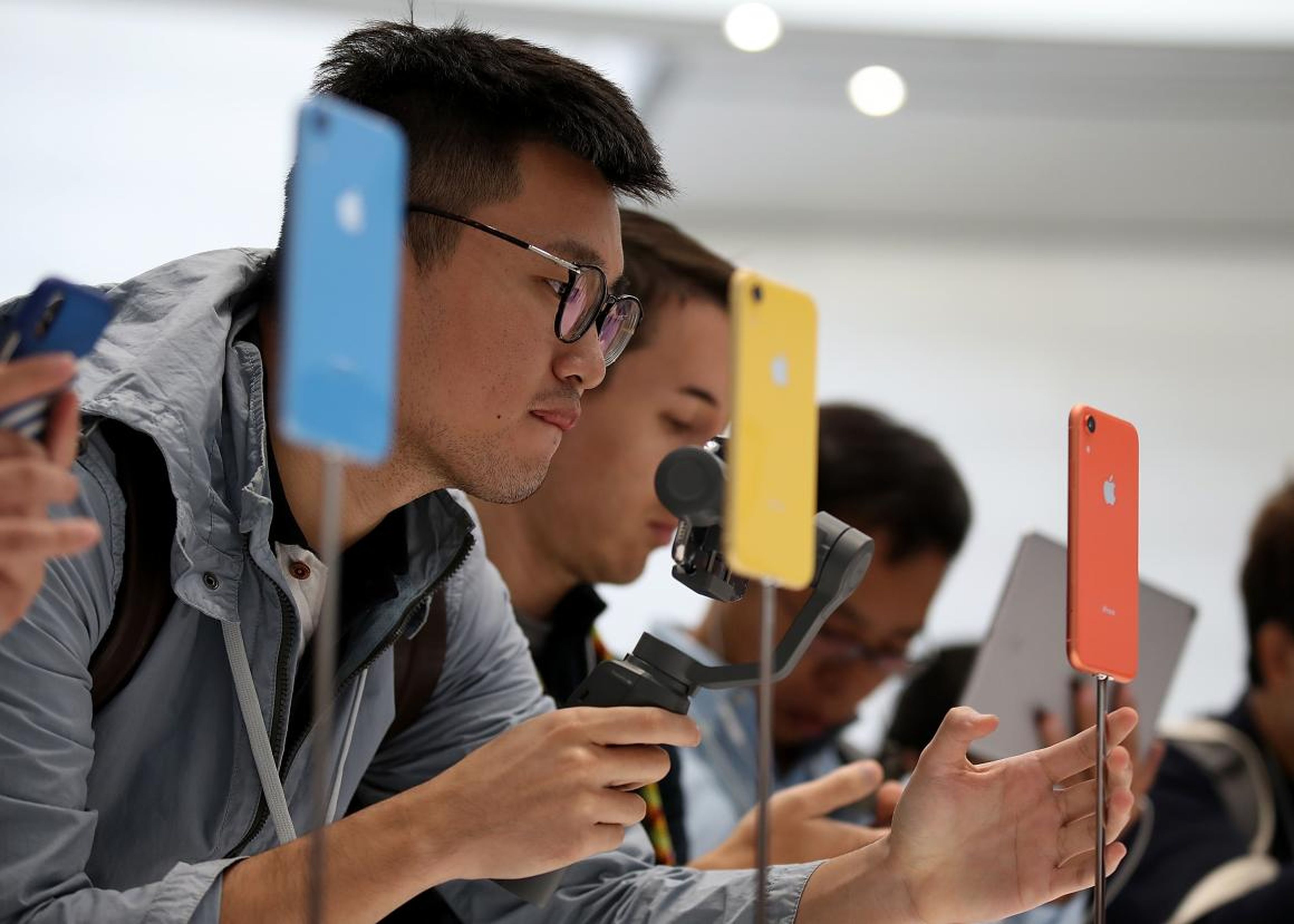 Visitors inspect the iPhone XR.