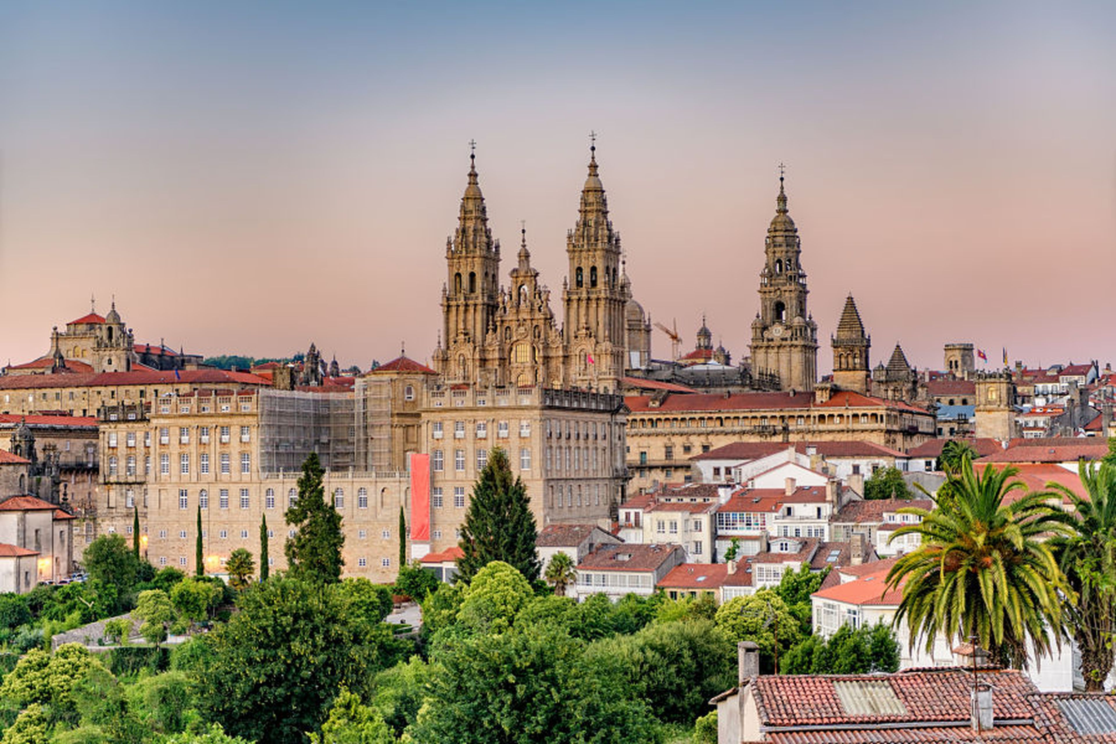 La catedral de Santiago de Compostela, desde el Parque de la Alameda