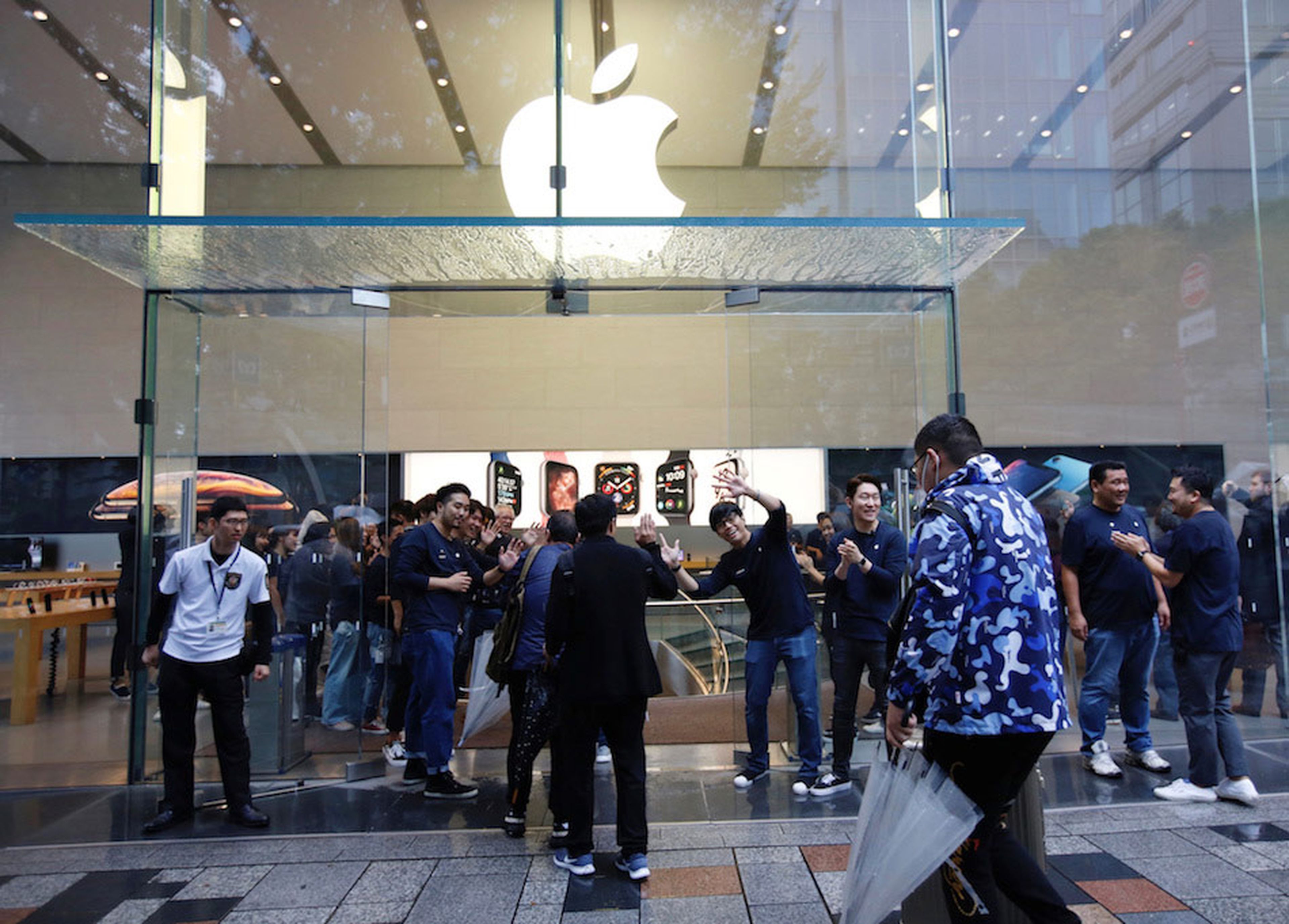 Colas frente a la Apple Store de Tokio por el iPhone Xs