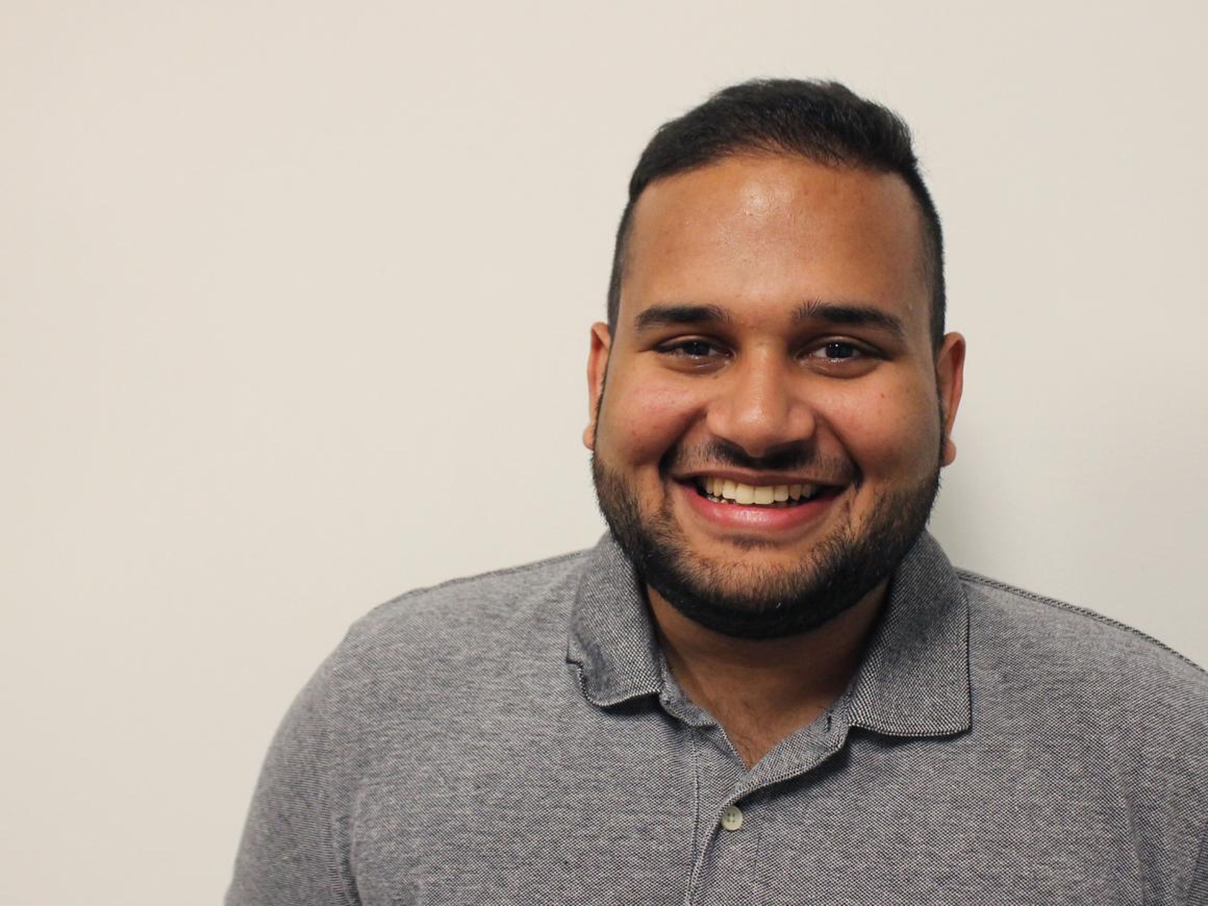 Este es Danial Hussain. Estudia en la Universidad de Virginia y trabaja como ingeniero de software en prácticas en Facebook en Menlo Park, California.