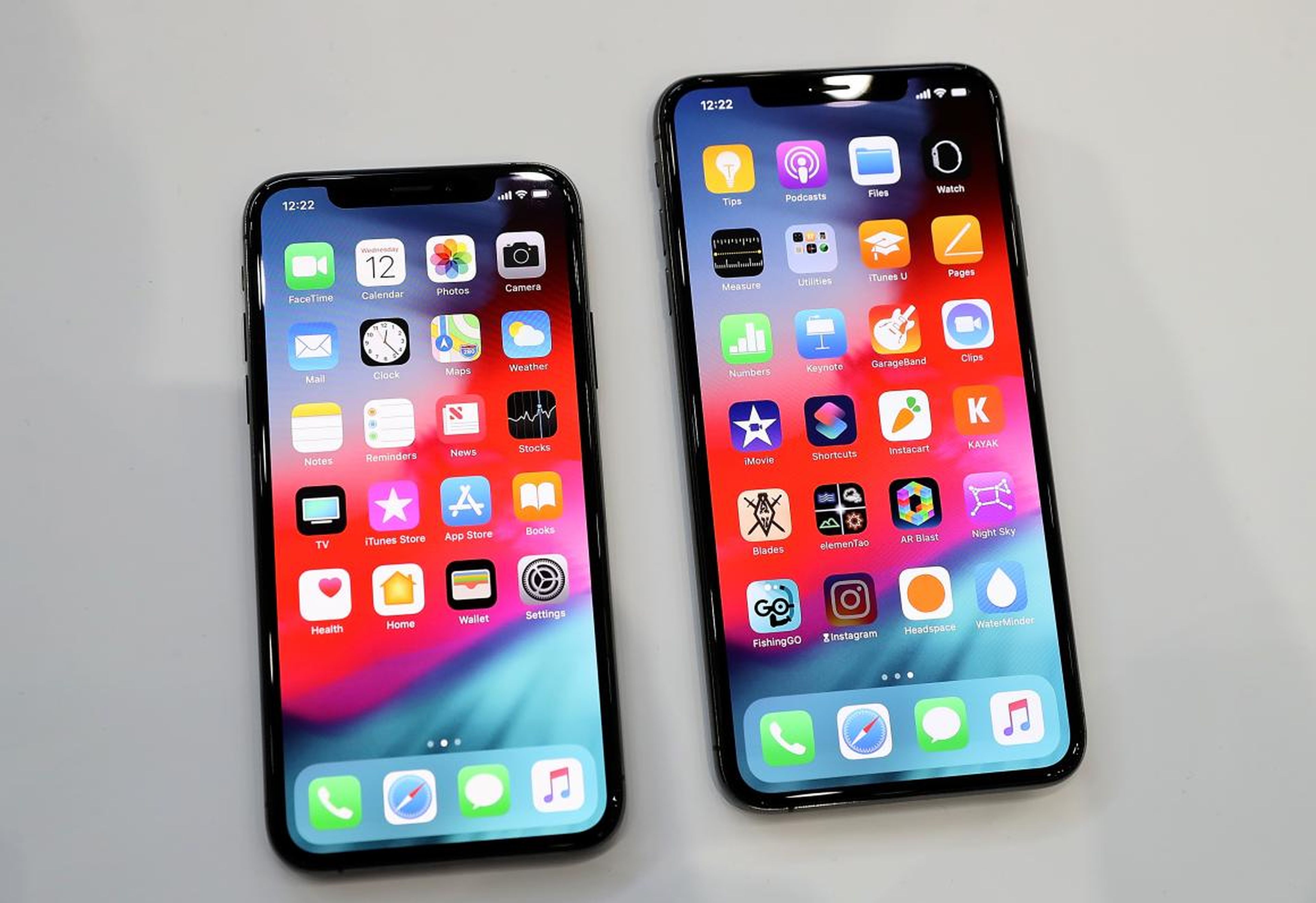 The iPhone XS, left, and the iPhone XS Max.