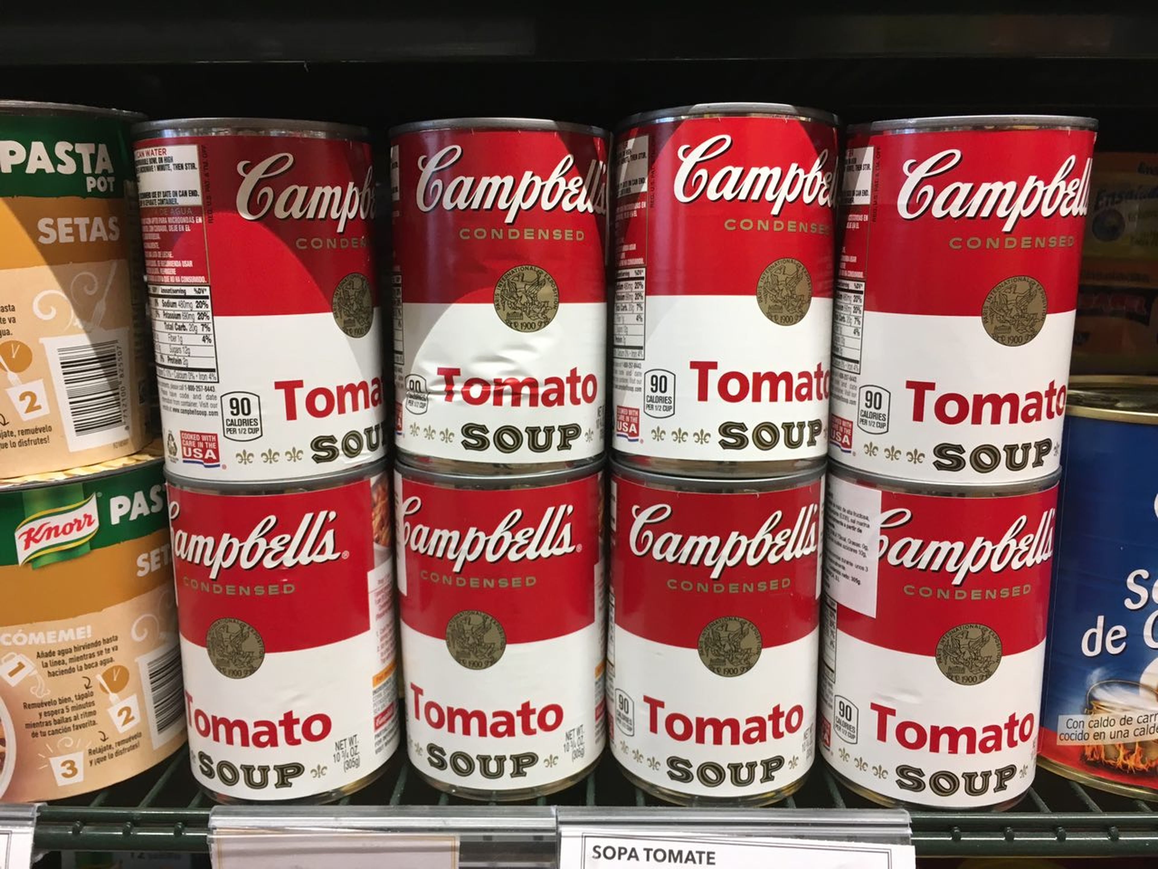 Latas de Tomato Soup en Sánchez Romero