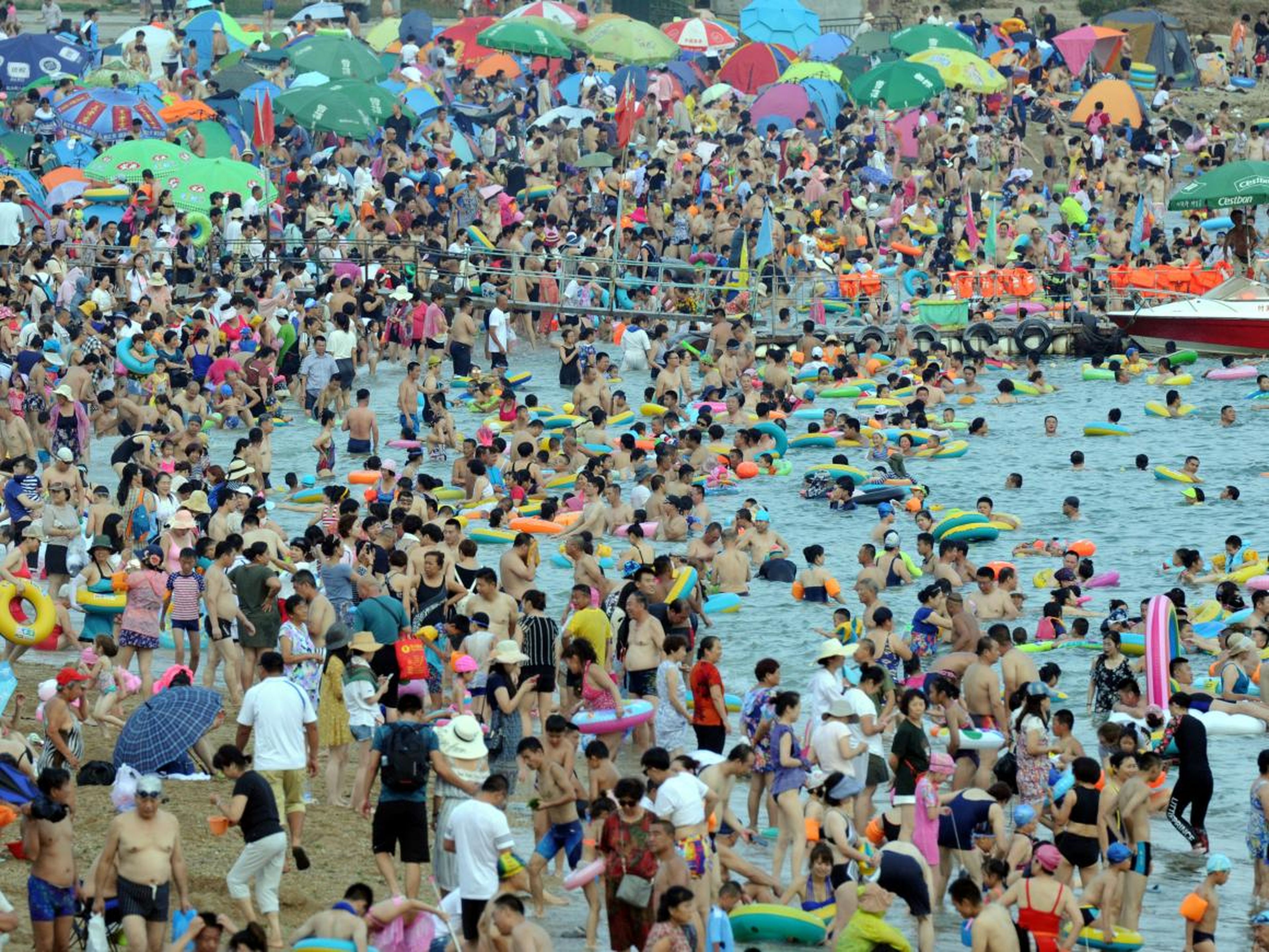 No todos considerarían esta playa china un "paraíso para los turistas"