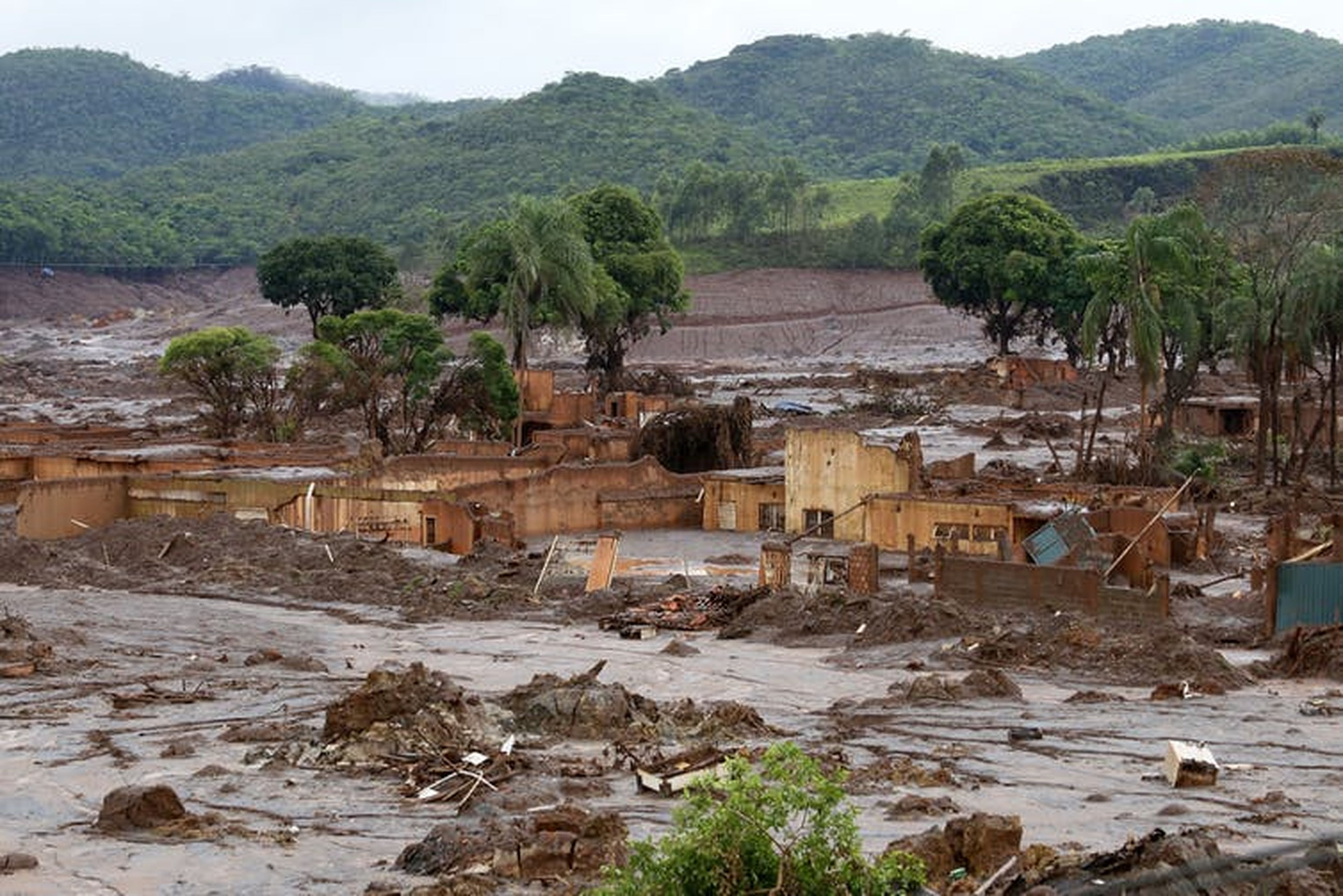 El pueblo de Bento Rodrigues resultó sepultado por lodos tóxicos