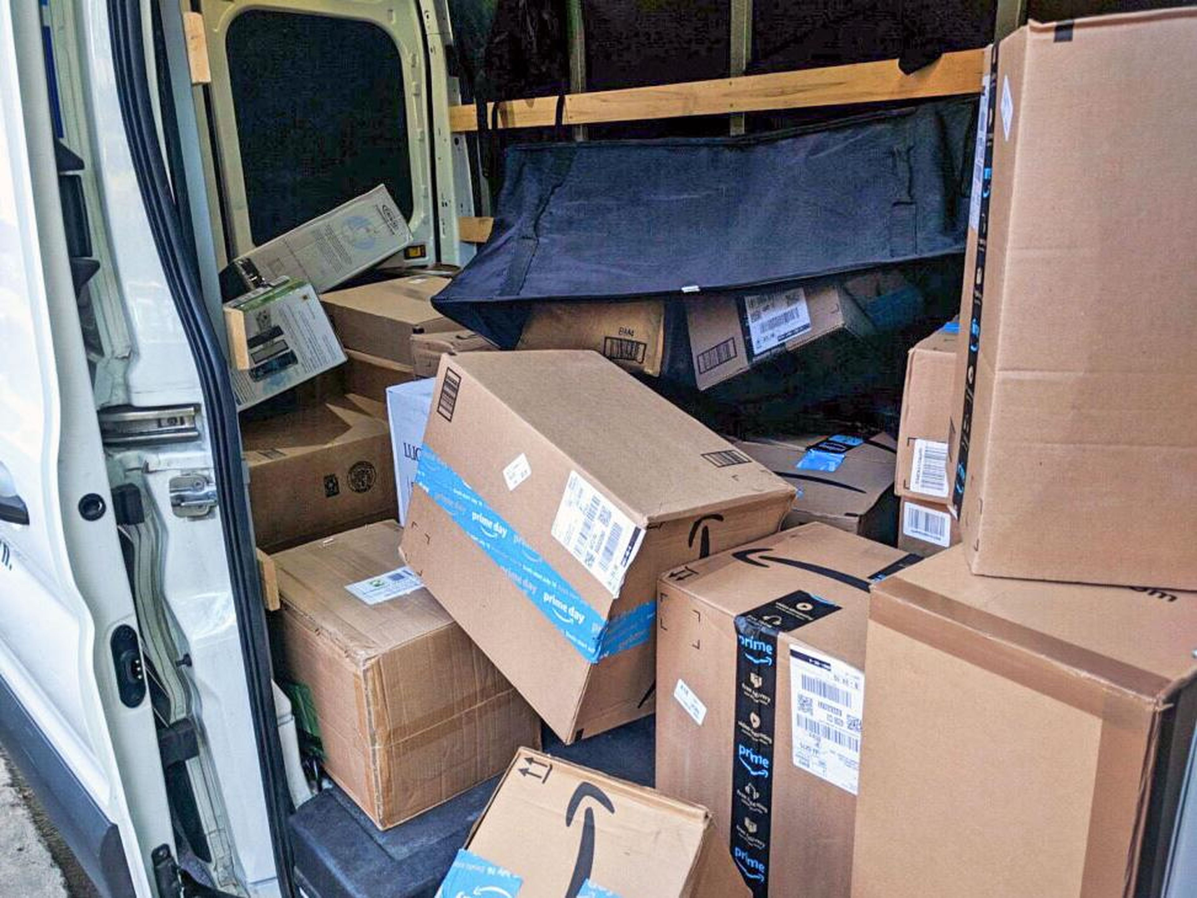 'Someone is going to die in this truck': Amazon drivers and managers describe harrowing deliveries inside trucks with 'bald tires,' broken mirrors, and faulty brakes