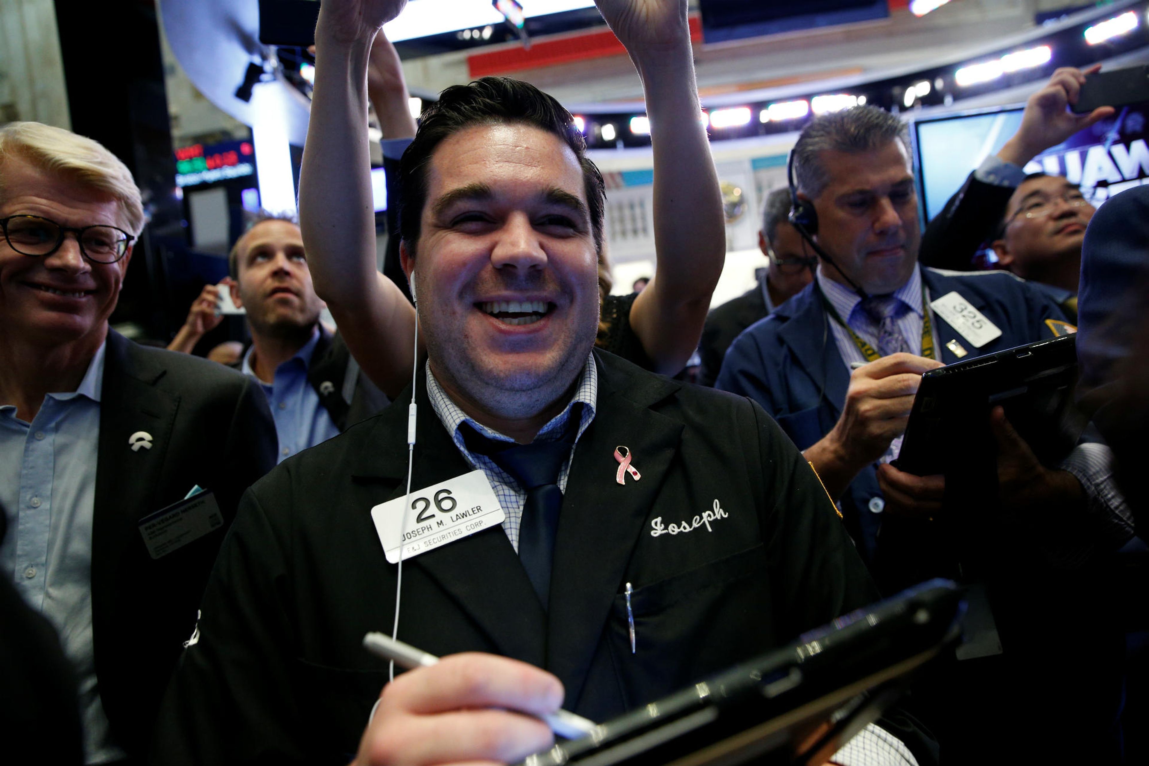 Un trader contento en la bolsa de Wall Street.