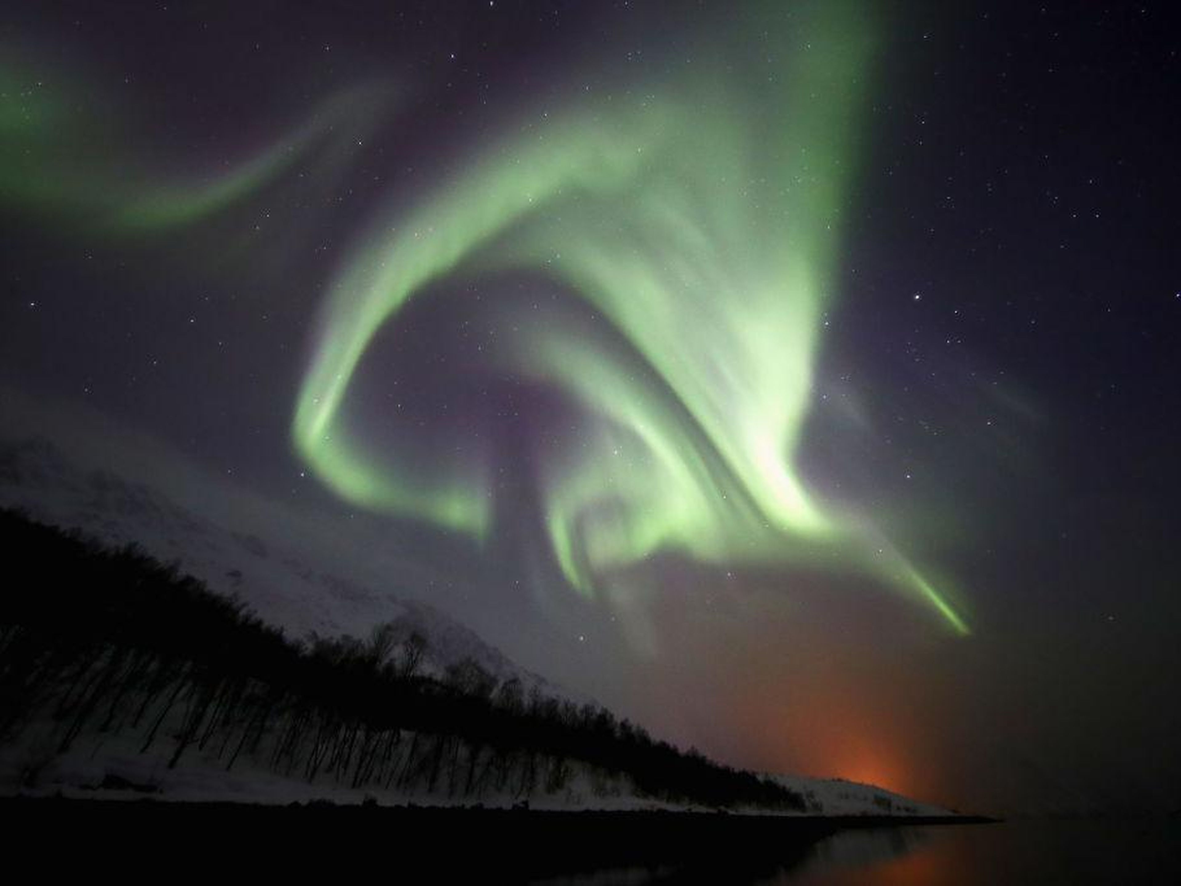 Vista de la Aurora Boreal cerca de Tromsø, Noruega.
