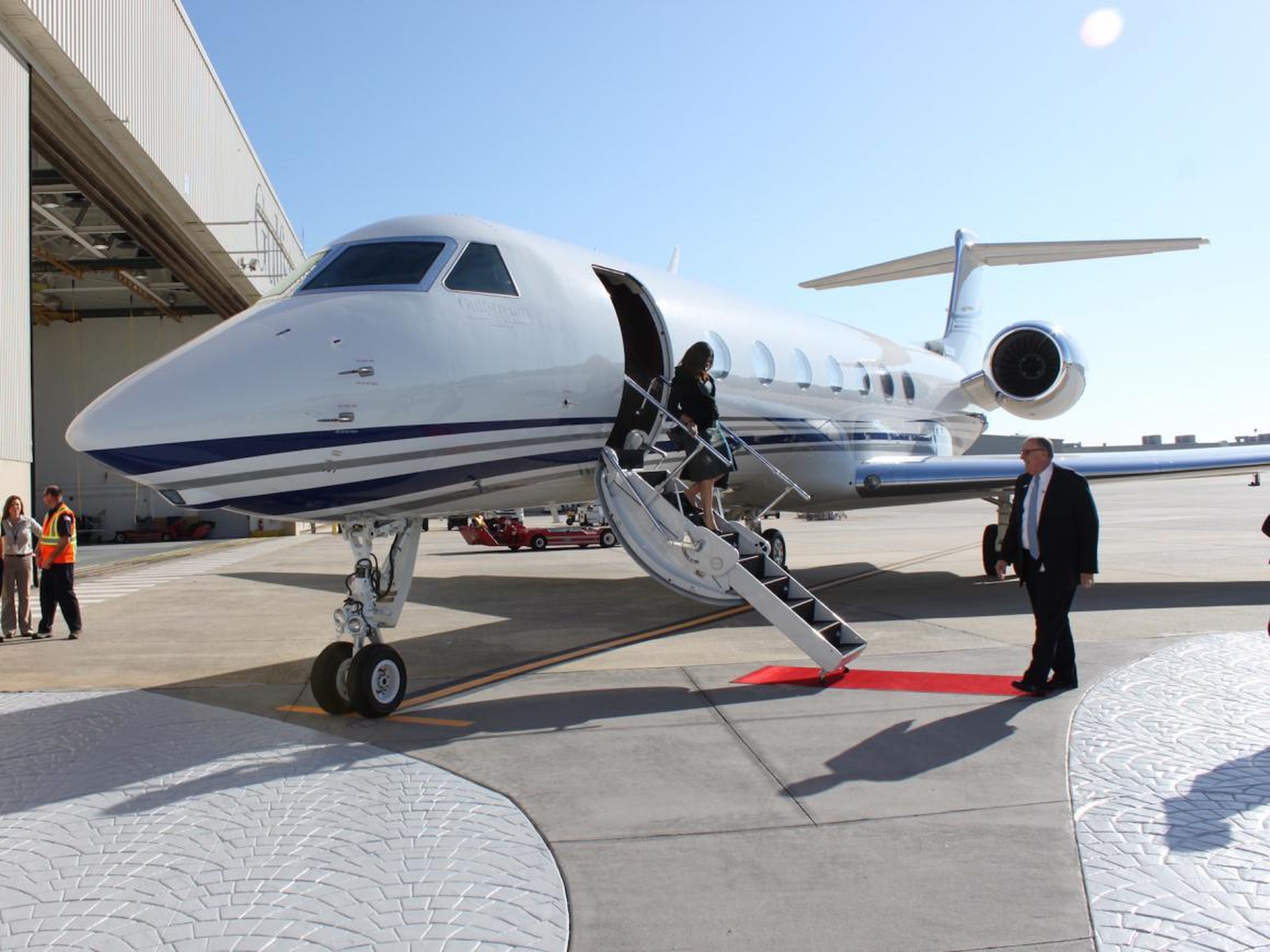 In 2016, Business Insider reporter Benjamin Zhang flew on a Gulfstream G550, the company's $61.5 former flagship model until the introduction of the larger $66.8 million G650 in 2012.