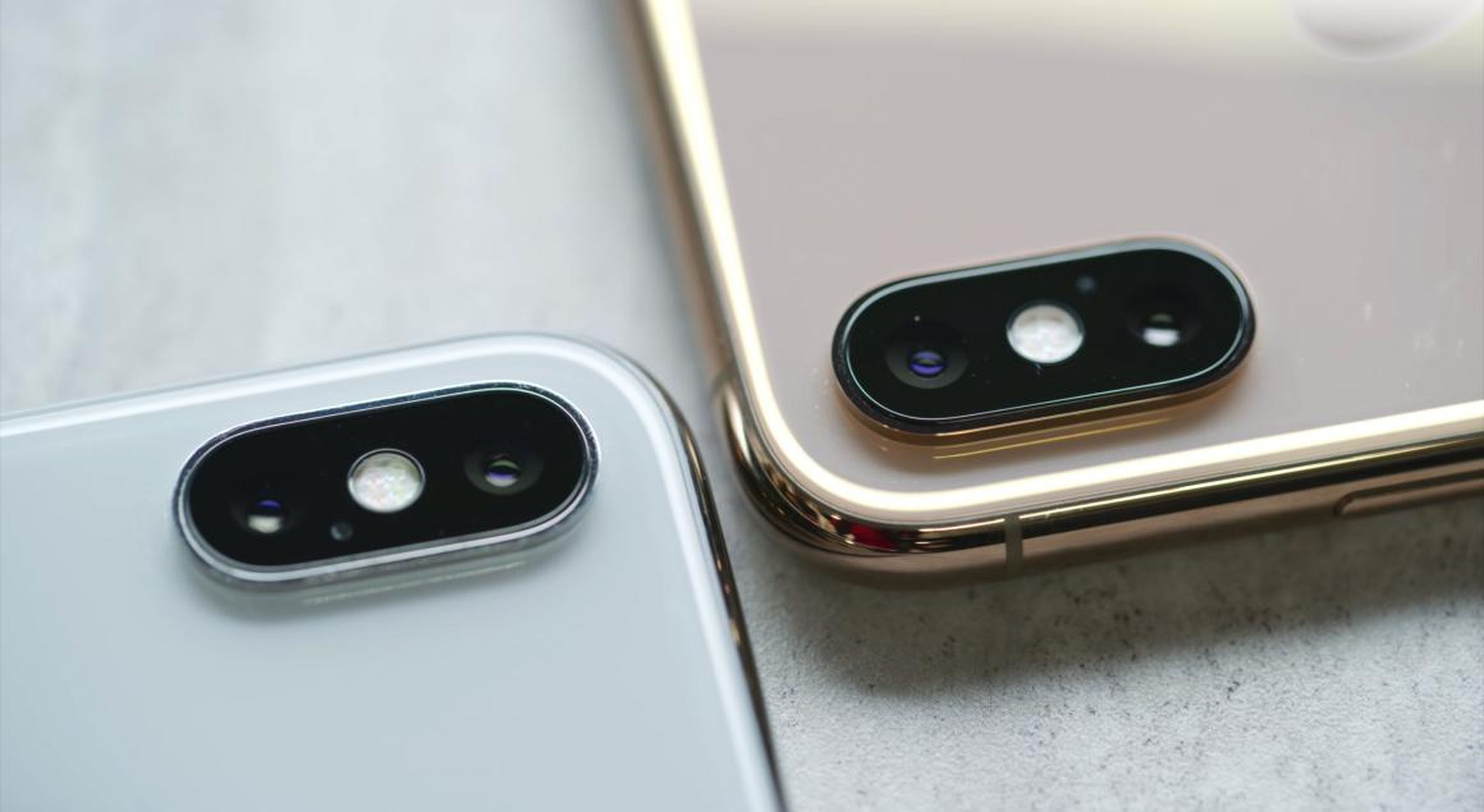 4. The iPhone XR is available in six beautiful colors, but if you want silver or gold, those are only available on the iPhone XS.