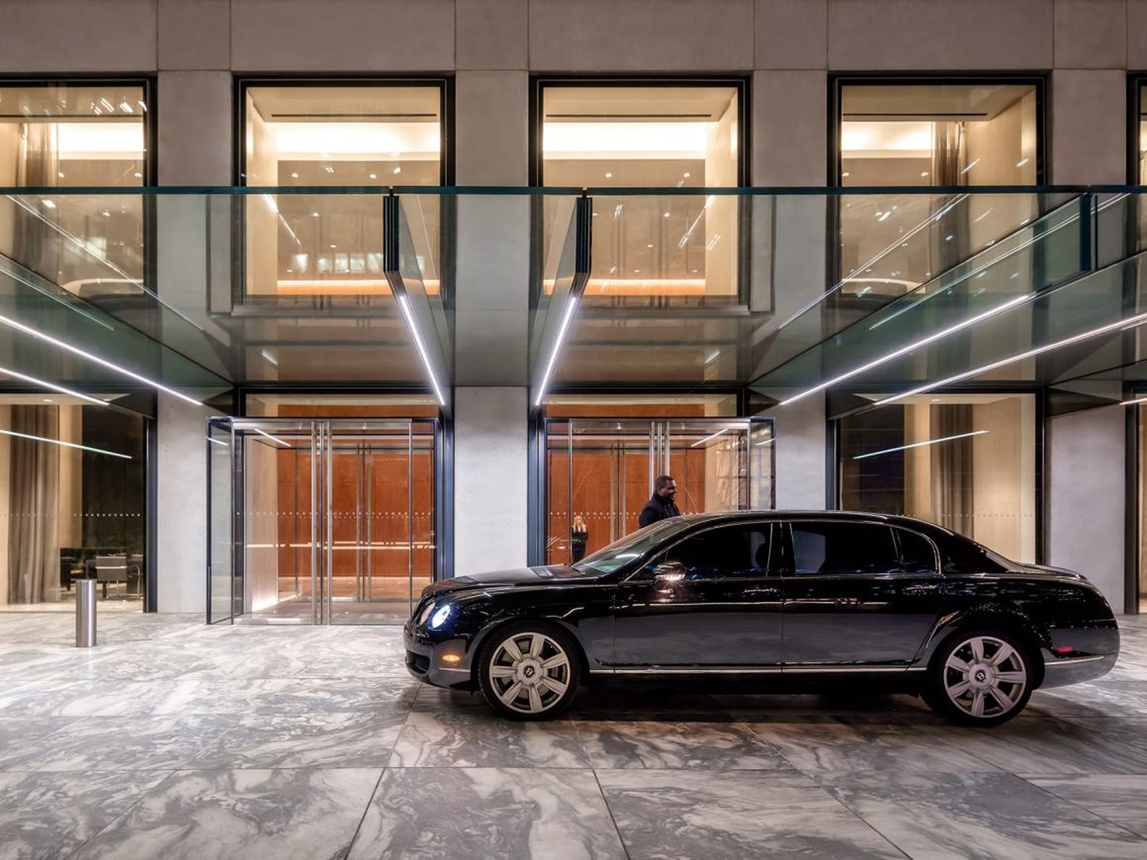 432 Park features a full-time concierge, a 24-hour door attendant, valet parking, and a private covered entryway where vehicles can discreetly drop off residents and guests.