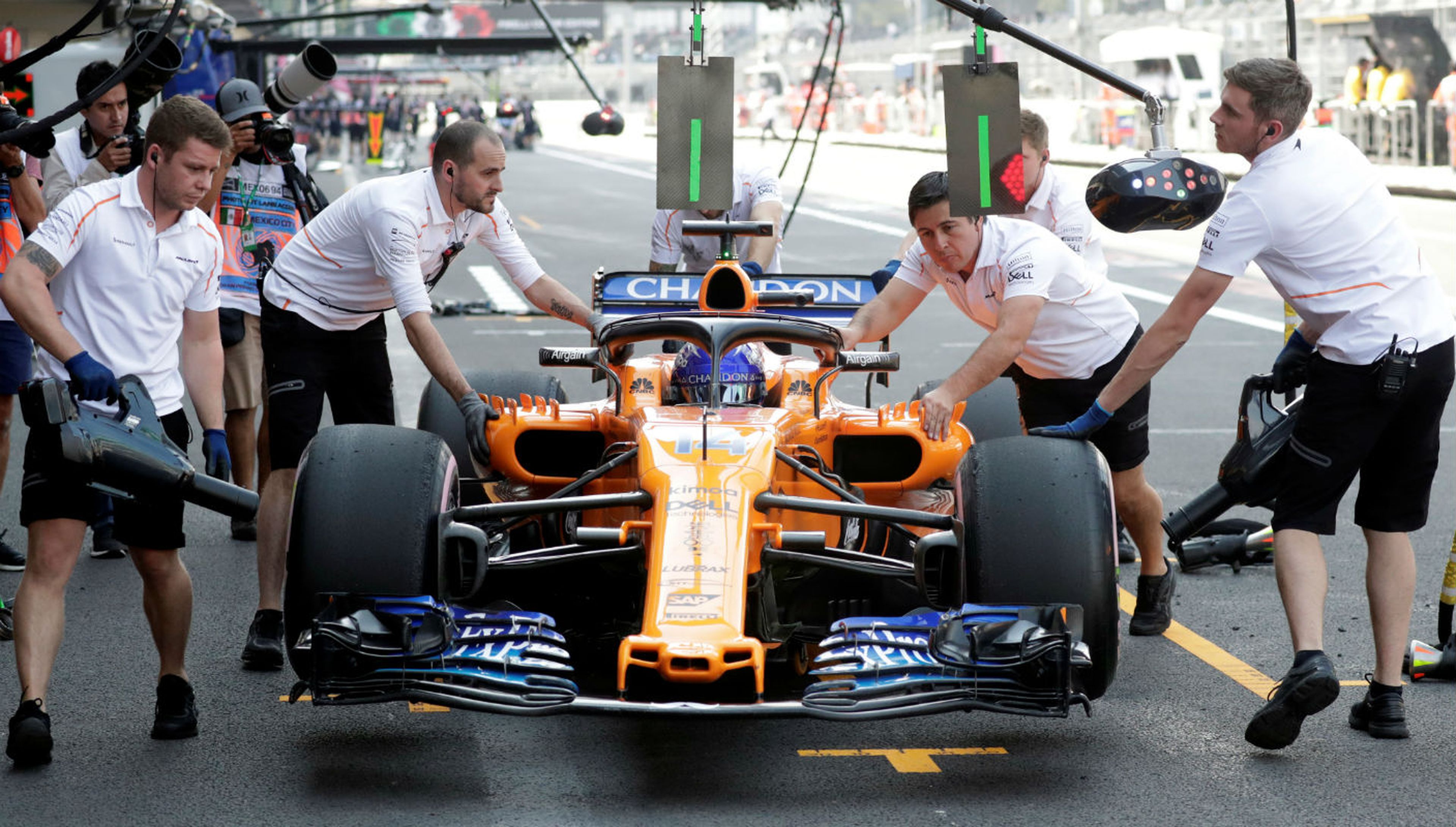 Alonso, repostando durante un Gran Premio