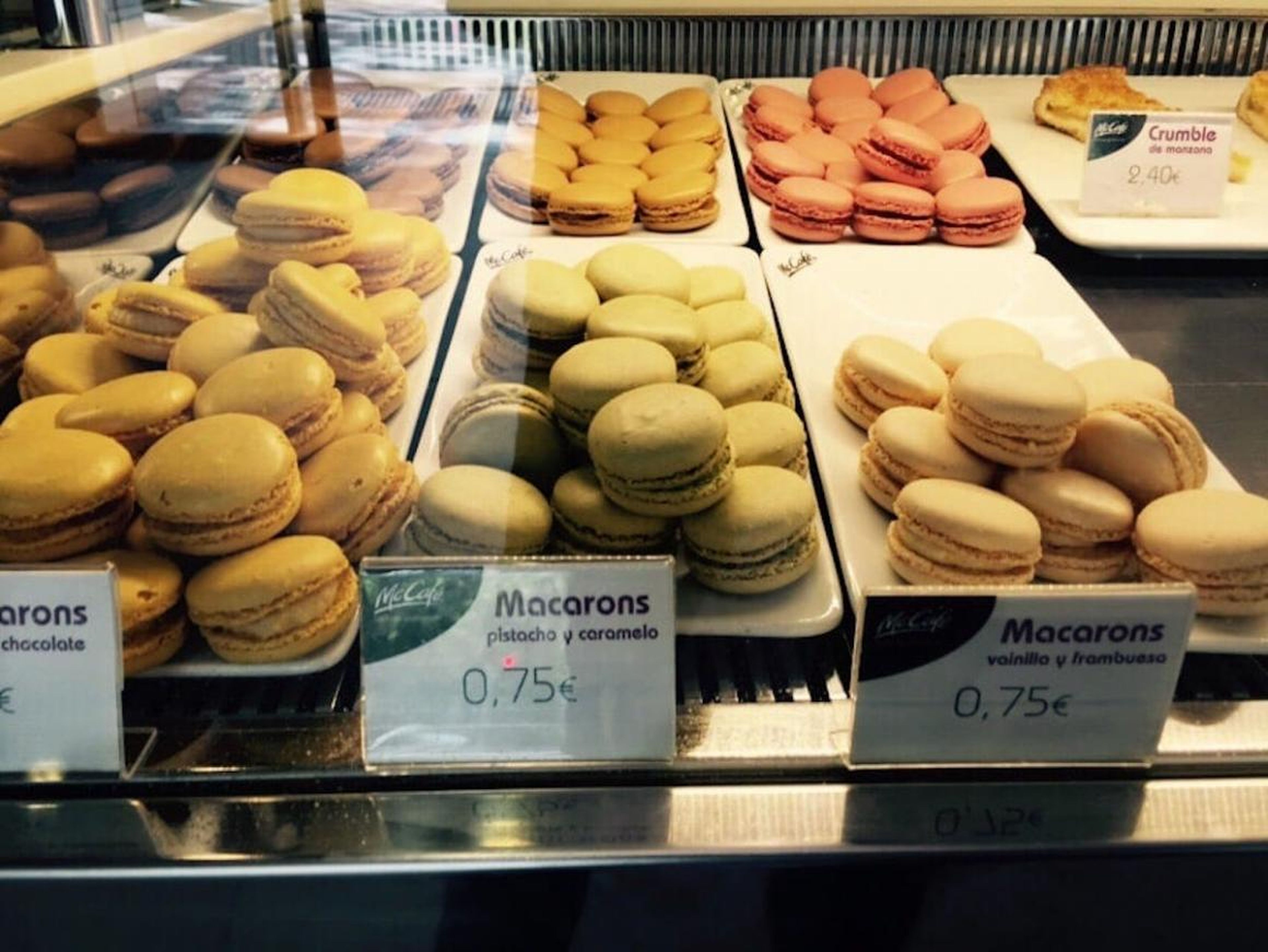 ... and it serves pastries like macarons.
