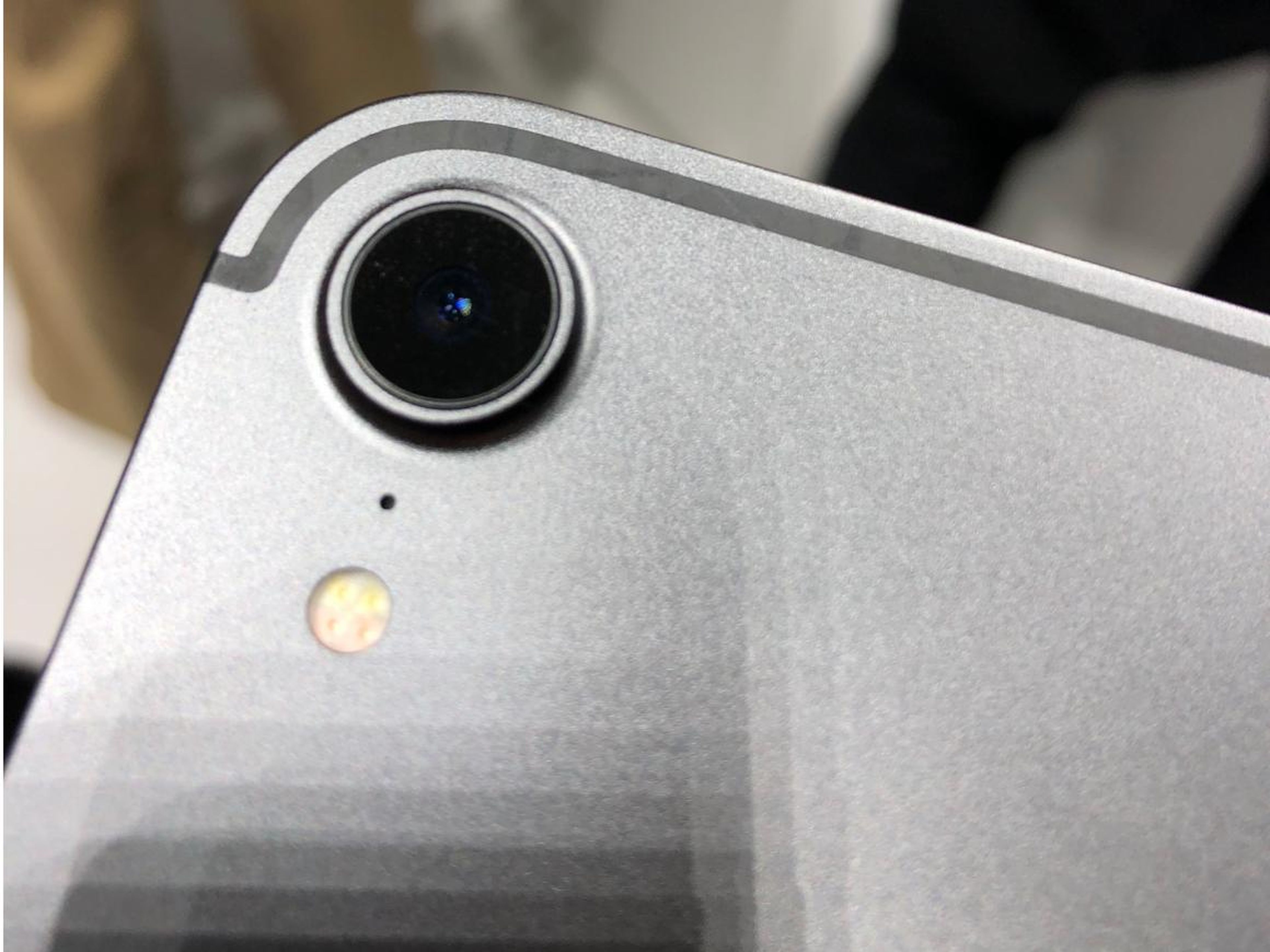 On the back side, we have a big camera lens that looks a lot like what you'd find on the iPhone XR. The antenna lines are reminiscent of the iPhone 7.