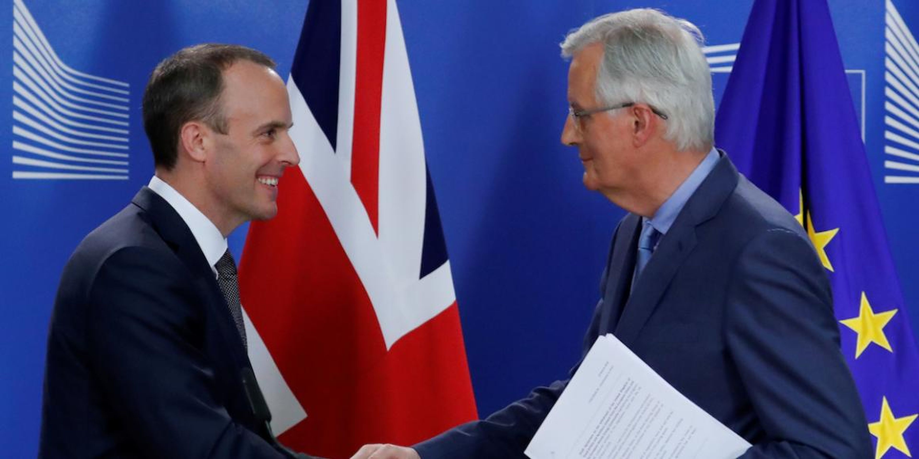 El ministro británico del Brexit, Dominic Raab, y el jefe negociador de la UE para el Brexit, Michel Barnier