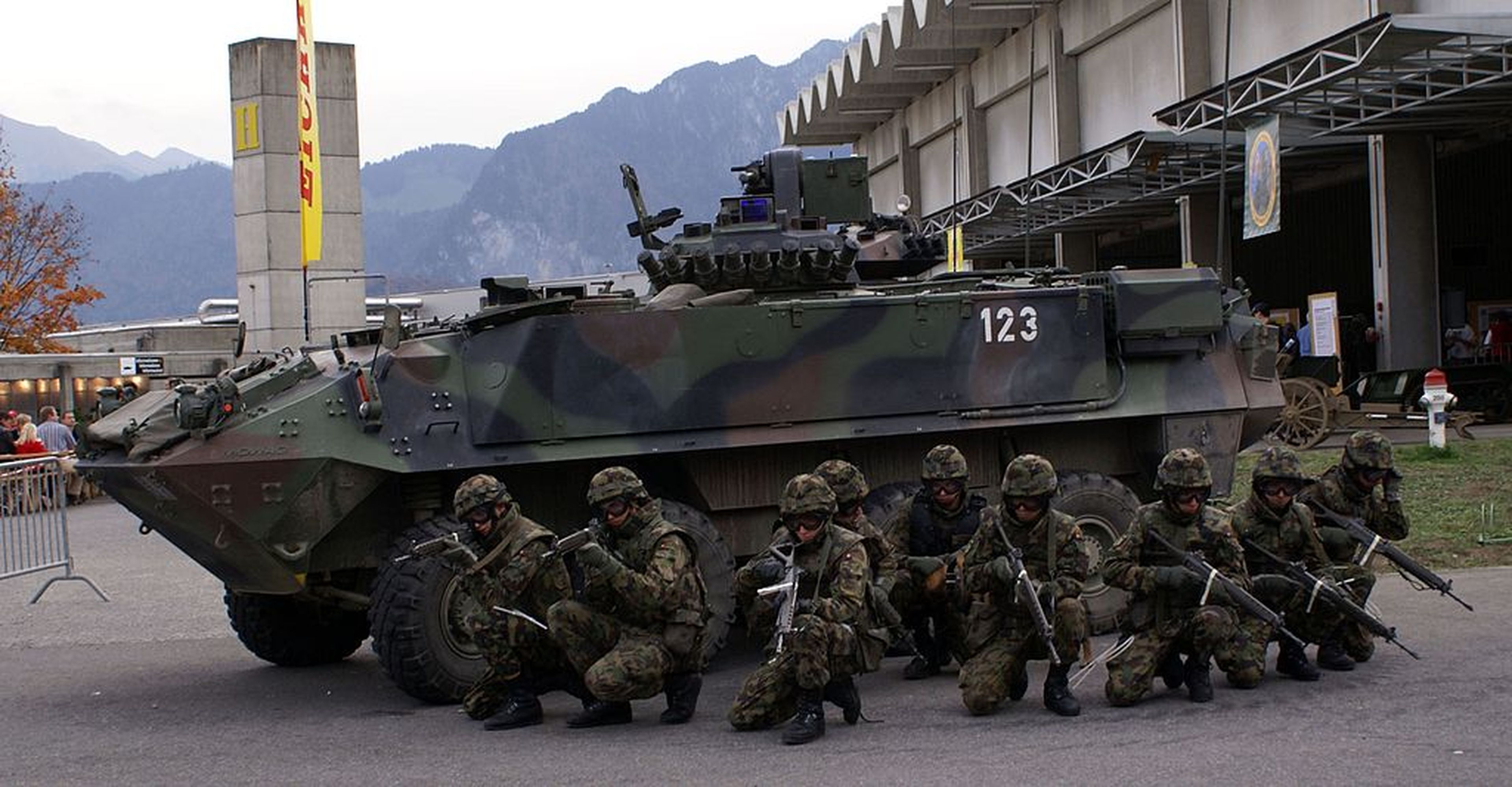 Ejército suizo en demostración.